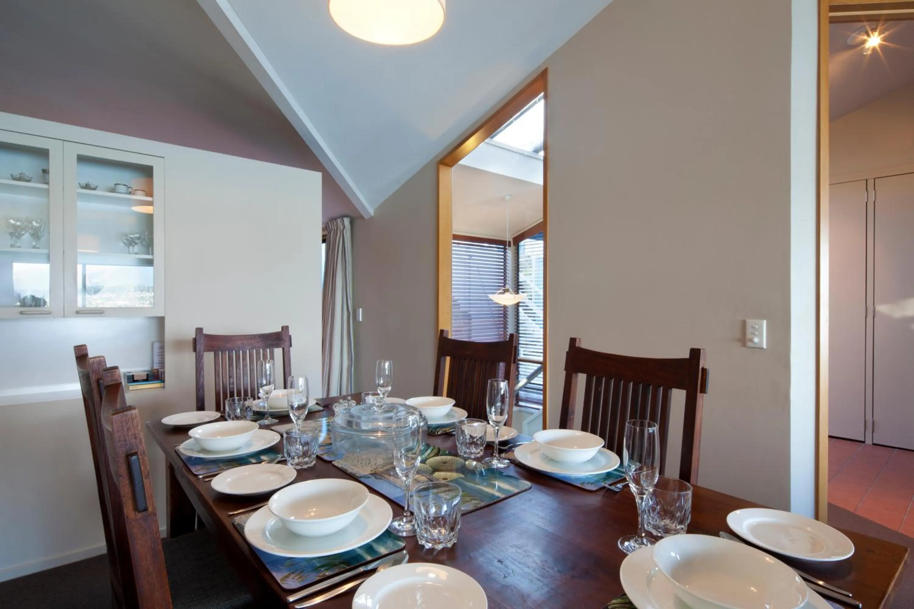 Dining area in Spinnaker Bay Apartments