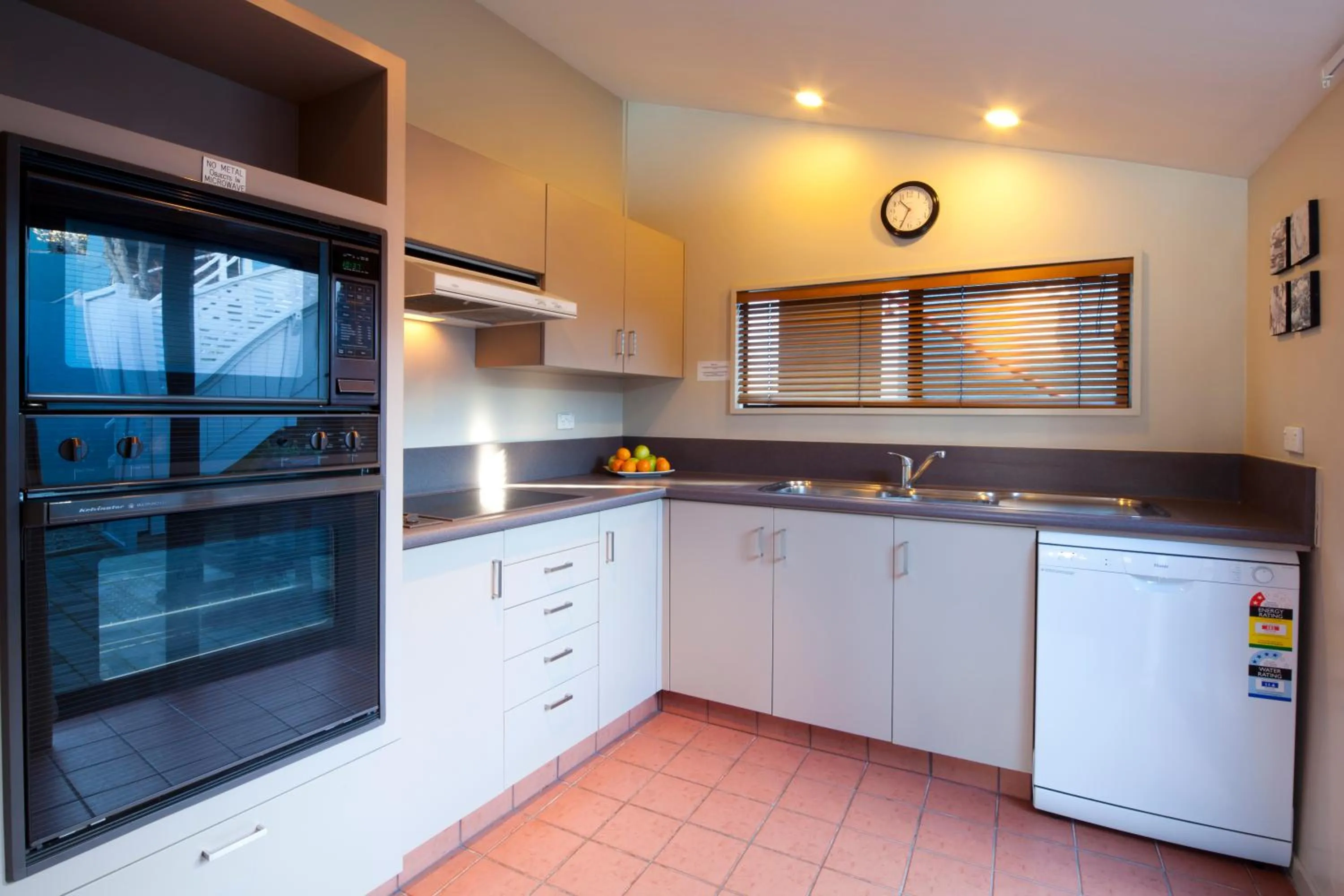 Kitchen or kitchenette in Spinnaker Bay Apartments