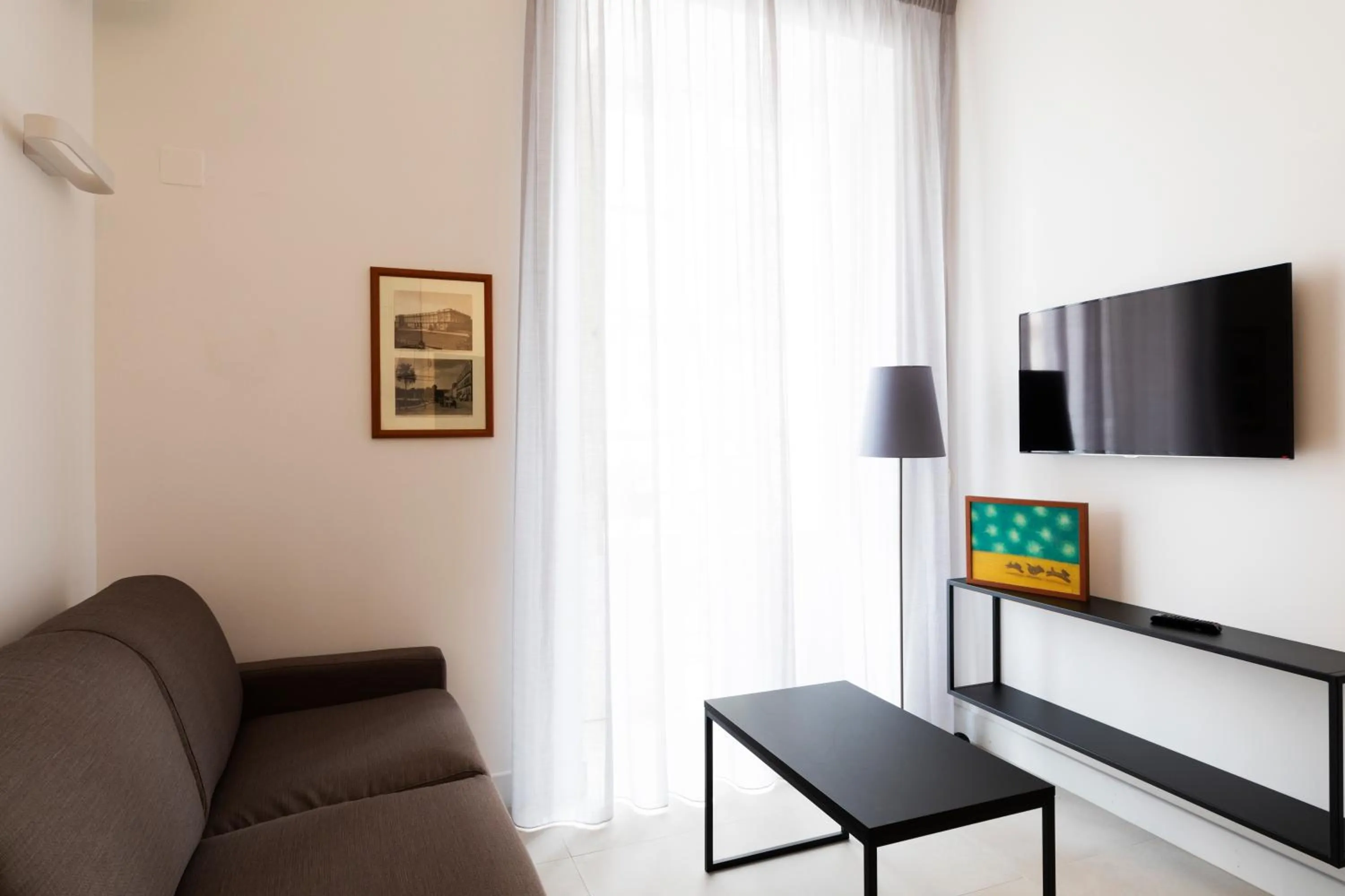 TV and multimedia in Acate81 Lifestyle Apartment