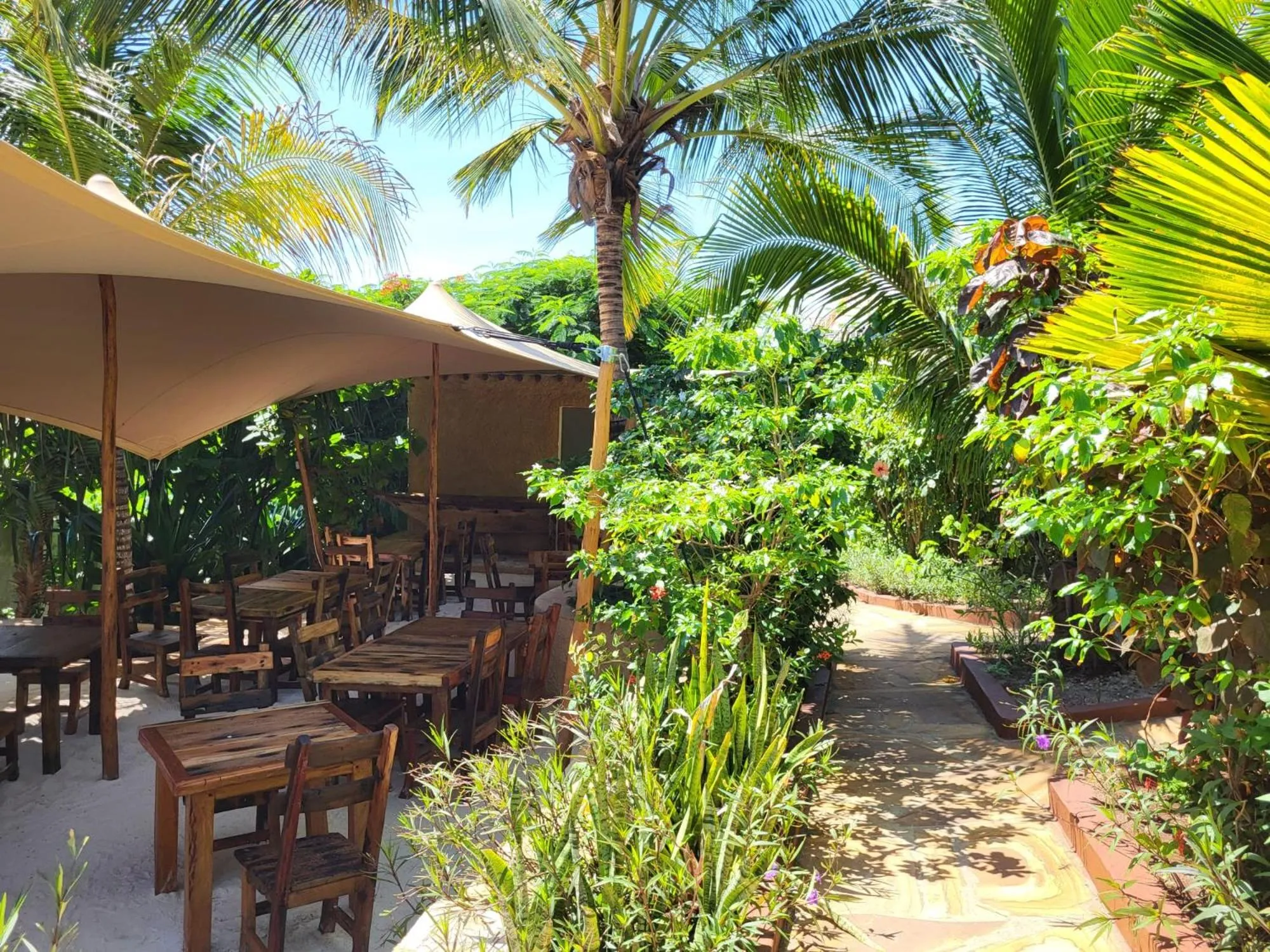 Restaurant/places to eat in Nyumbani Residence Suites