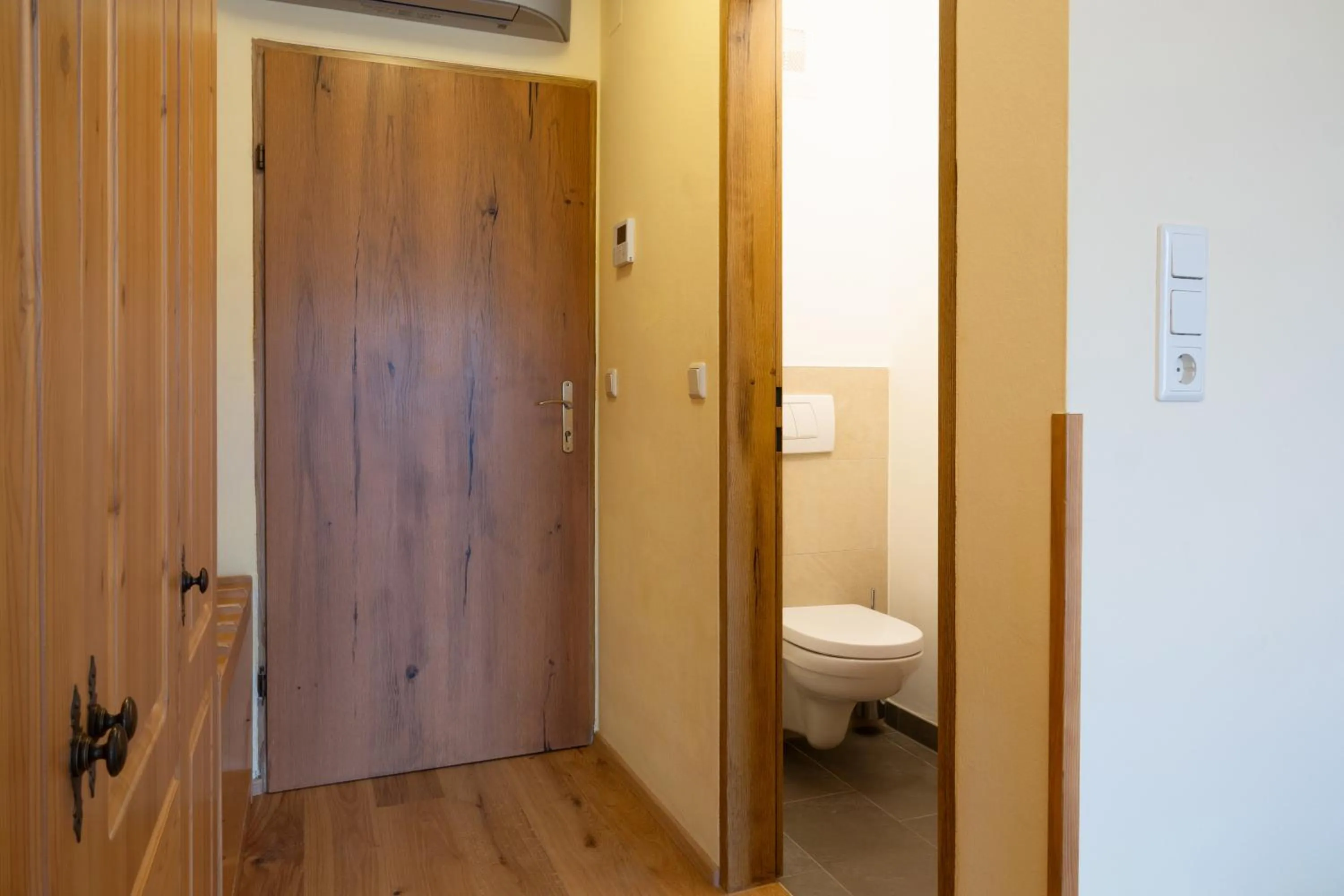 Toilet in Hotel Kärnten