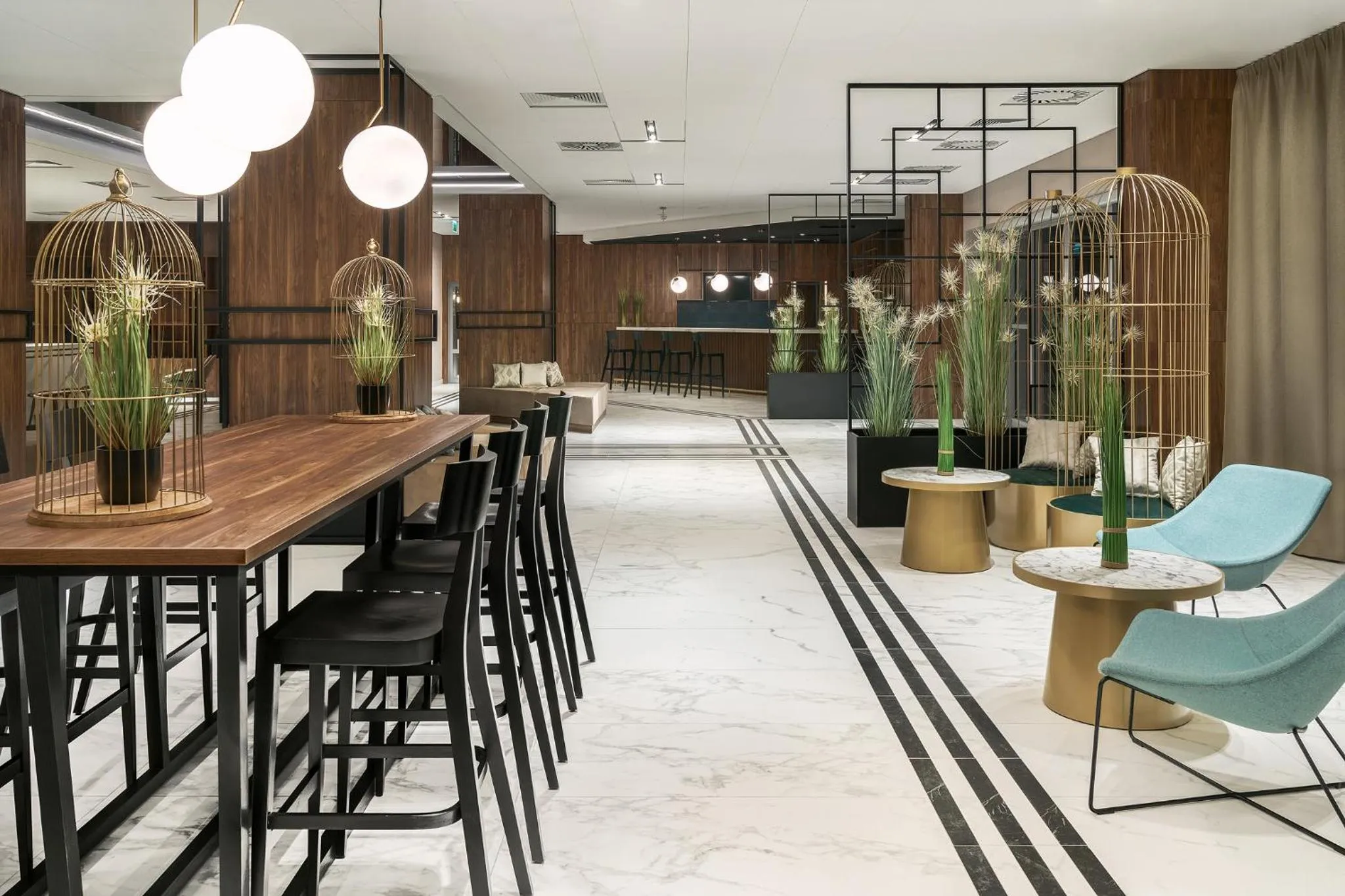 Lobby or reception in Metropolo by Golden Tulip Krakow