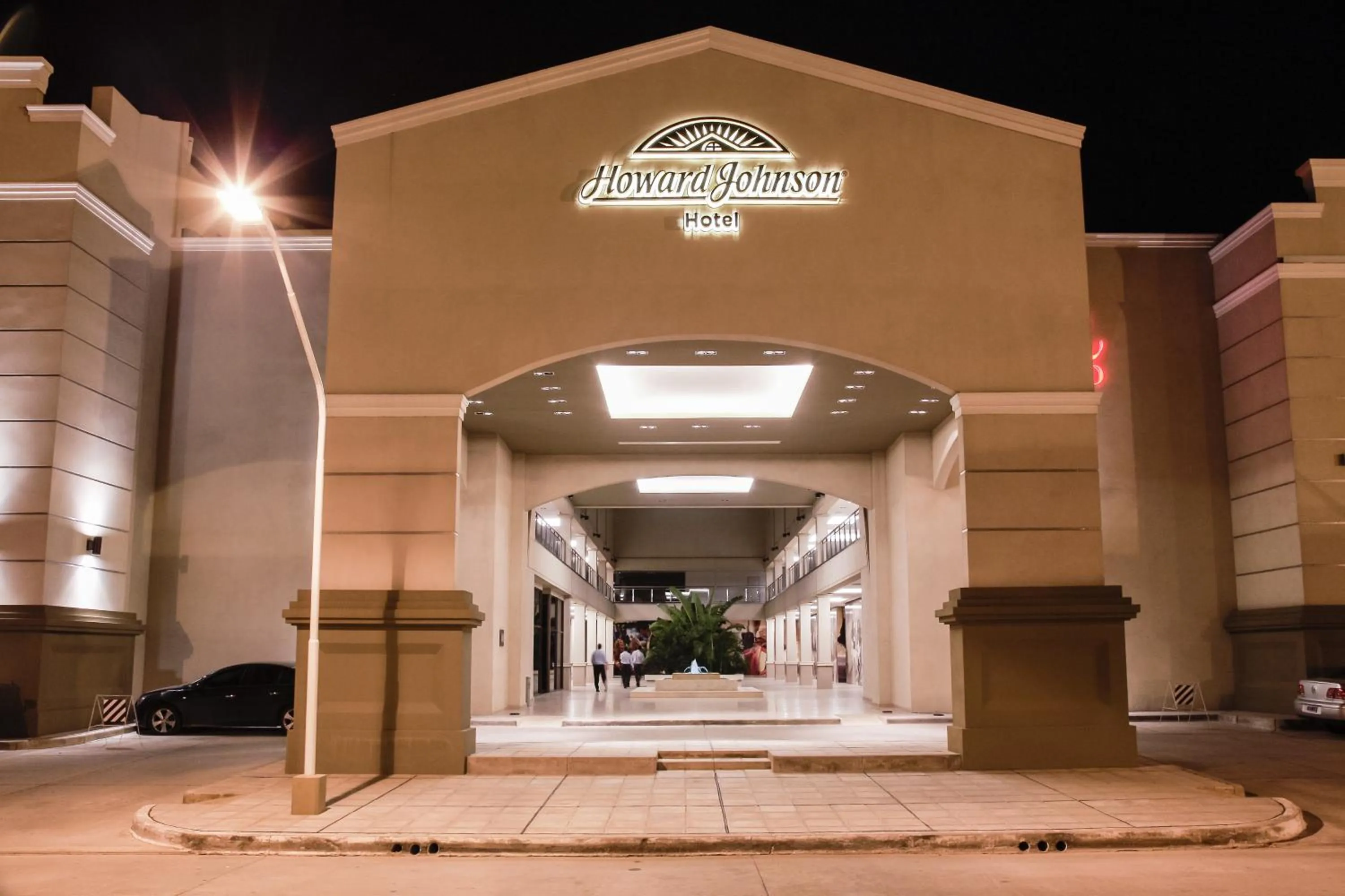 Facade/entrance in Howard Johnson Hotel & Casino
