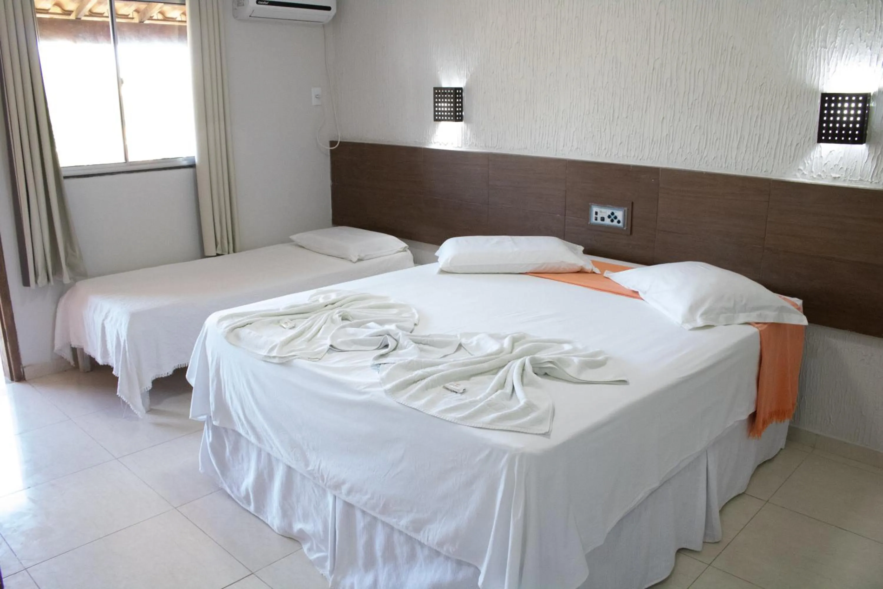 Photo of the whole room, Bed in Hotel Amendoeiras