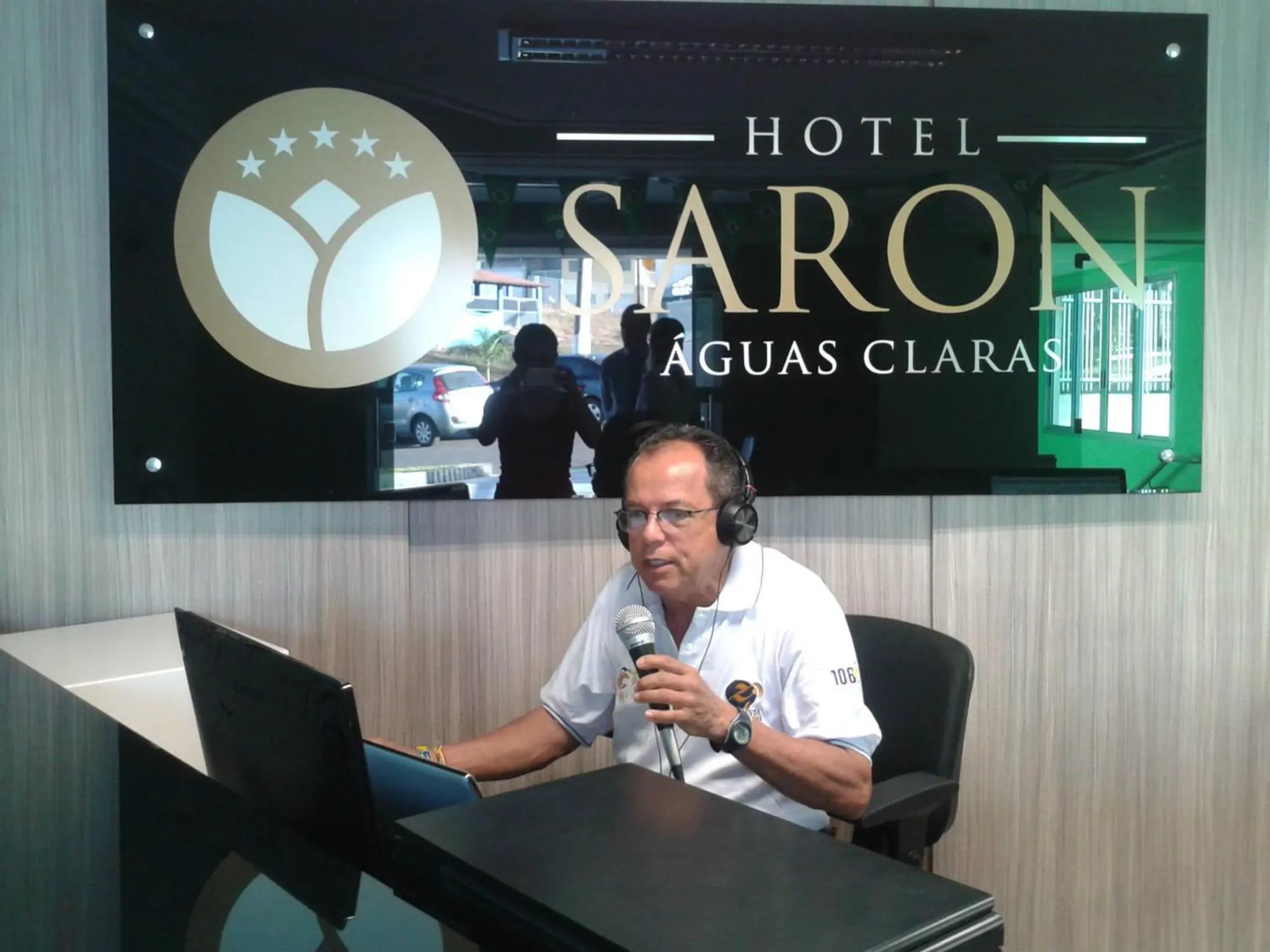 People in Hotel Saron