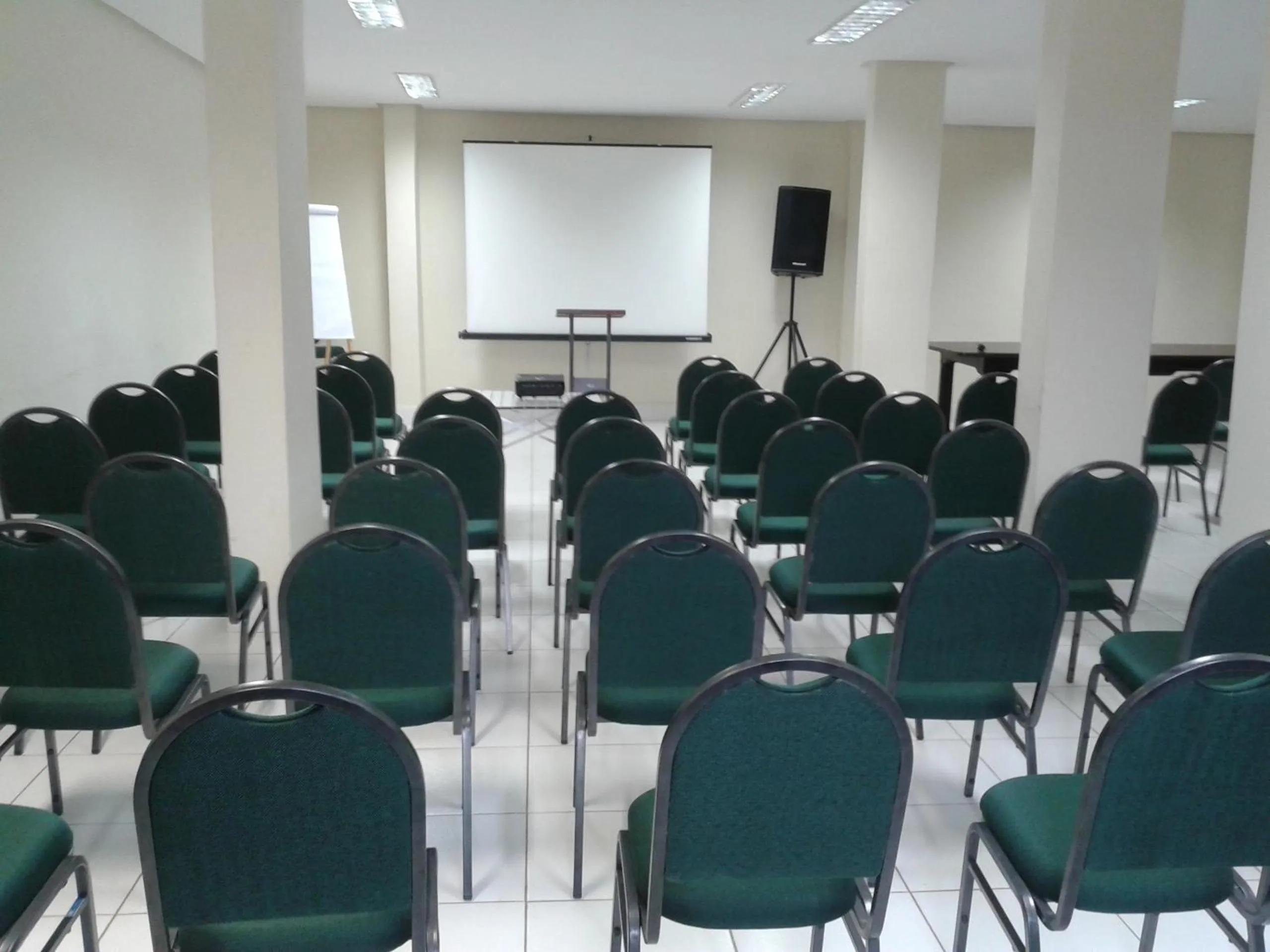 Business facilities in Hotel Saron