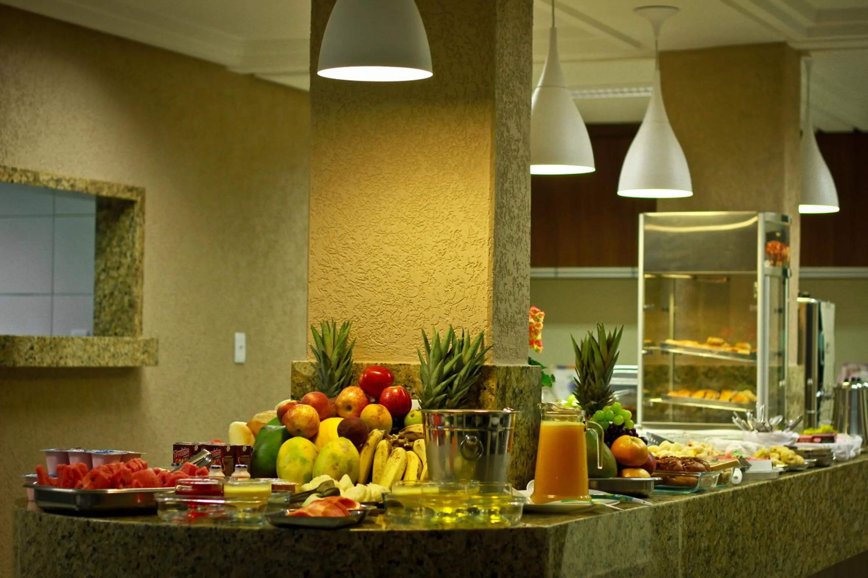 Restaurant/places to eat in Hotel Saron