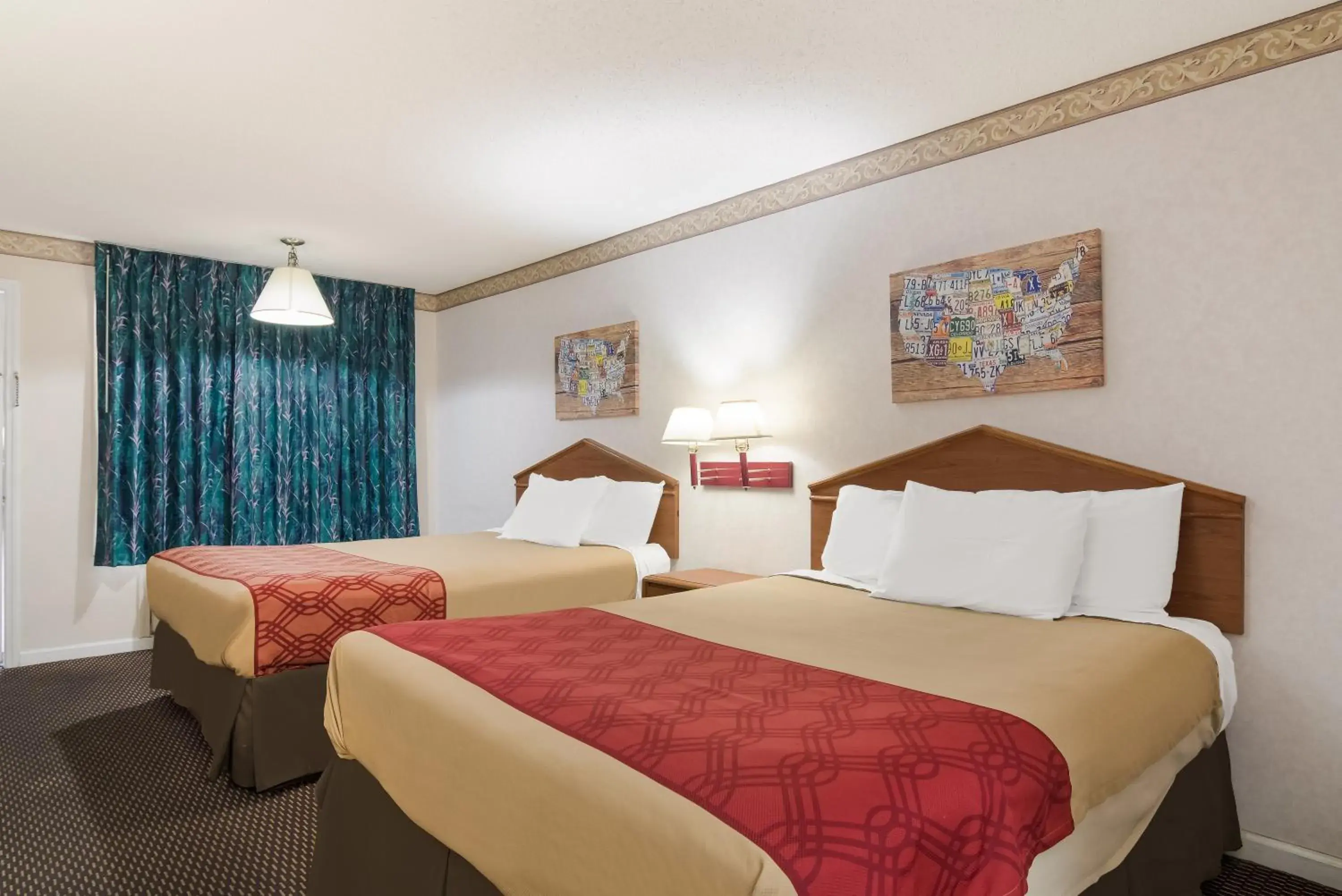 Standard Queen Room with Two Queen Beds - Non Smoking/Ground Floor in Econo Lodge Calhoun North Damascus Standard Queen Room with Two Queen Beds - Non Smoking/Ground Floor in Econo Lodge Calhoun North Damascus