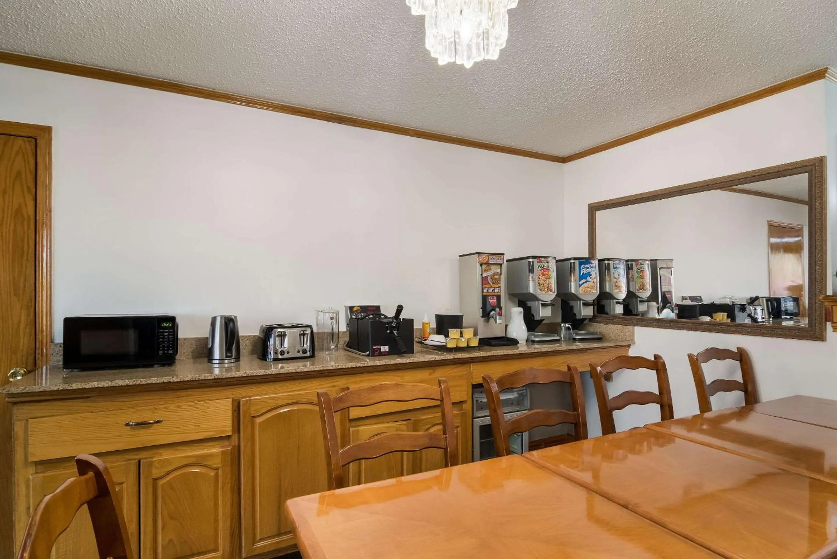 Breakfast in Econo Lodge Calhoun North Damascus