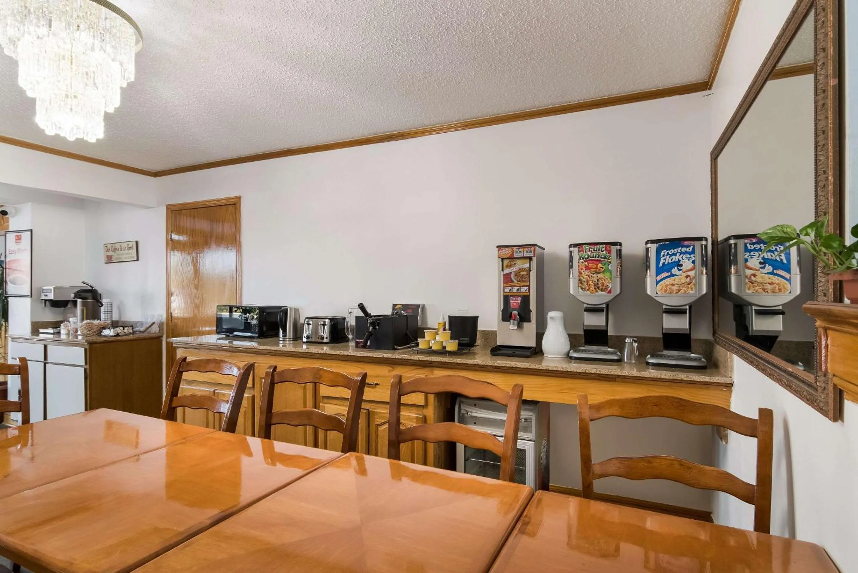 Breakfast in Econo Lodge Calhoun North Damascus