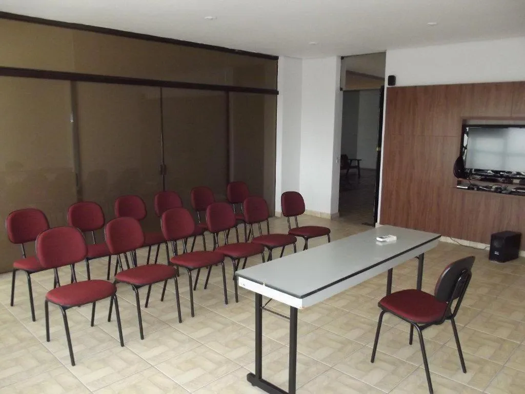 Business facilities in L'Hirondelle Flat Service