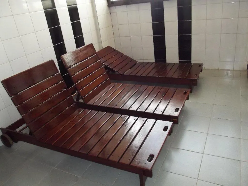 Spa and wellness centre/facilities in L'Hirondelle Flat Service