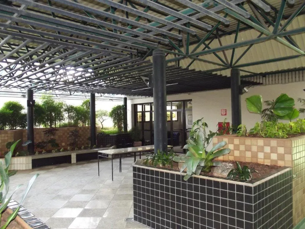 Decorative detail in L'Hirondelle Flat Service