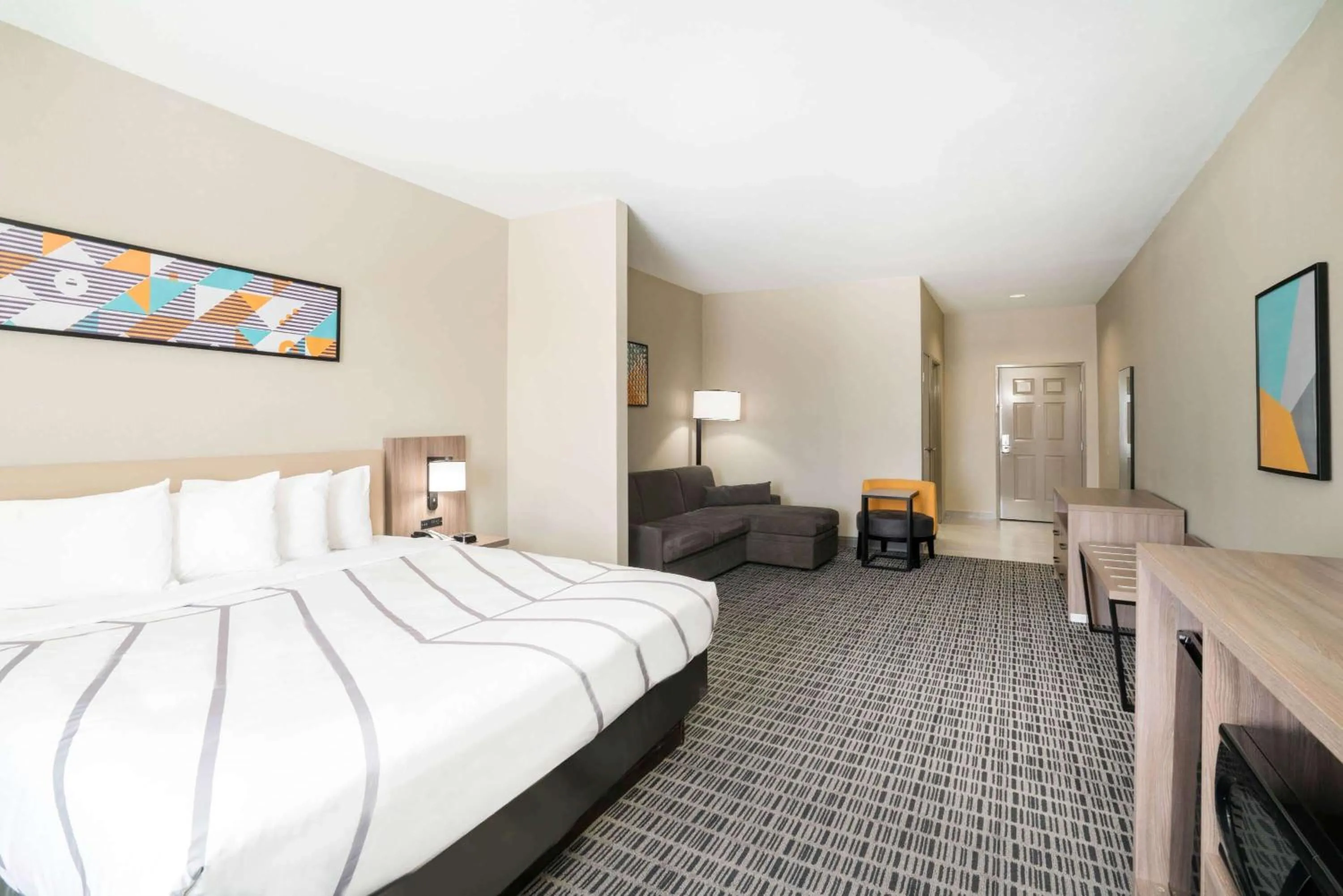 Photo of the whole room, Bed in La Quinta by Wyndham Montgomery