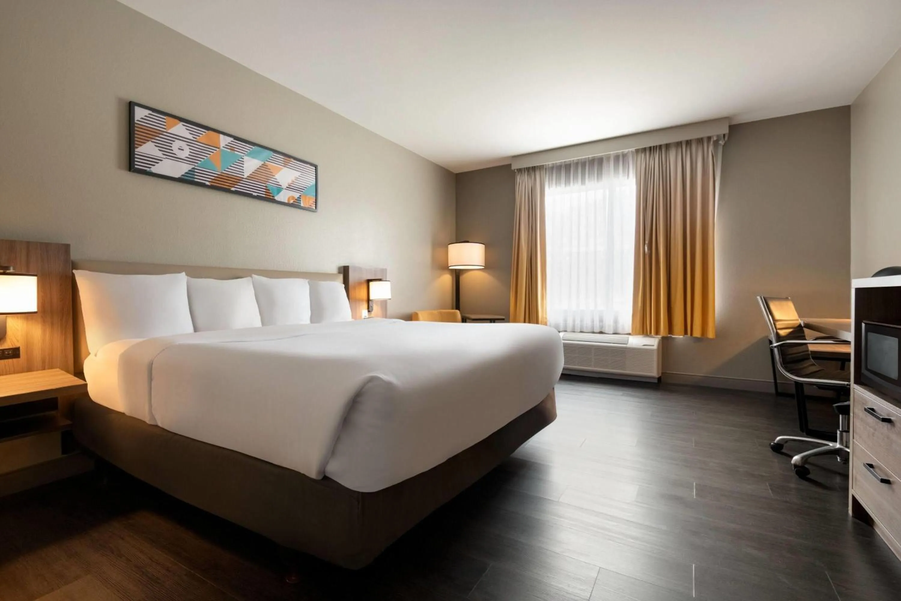 Photo of the whole room, Bed in La Quinta by Wyndham Montgomery