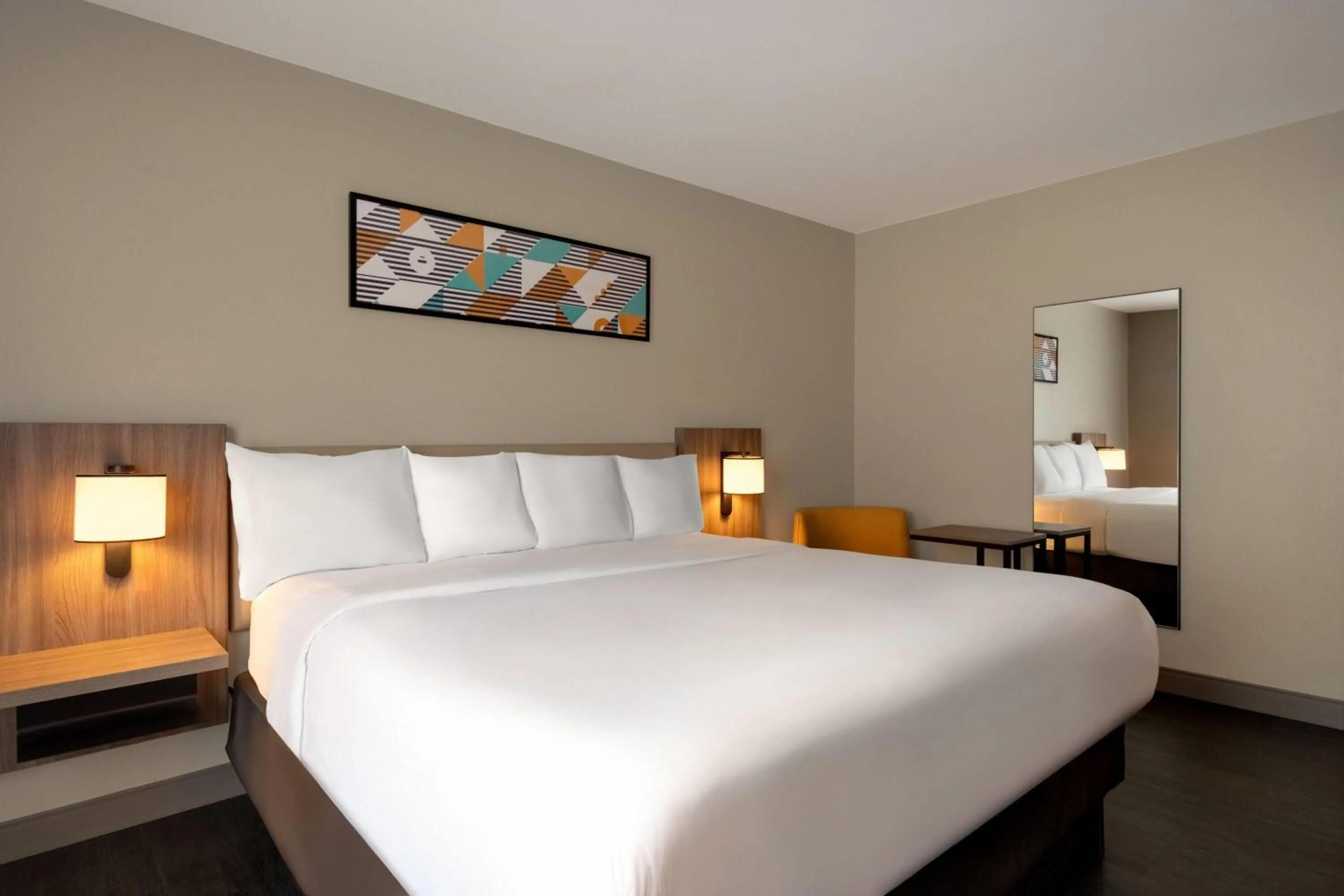 Photo of the whole room, Bed in La Quinta by Wyndham Montgomery