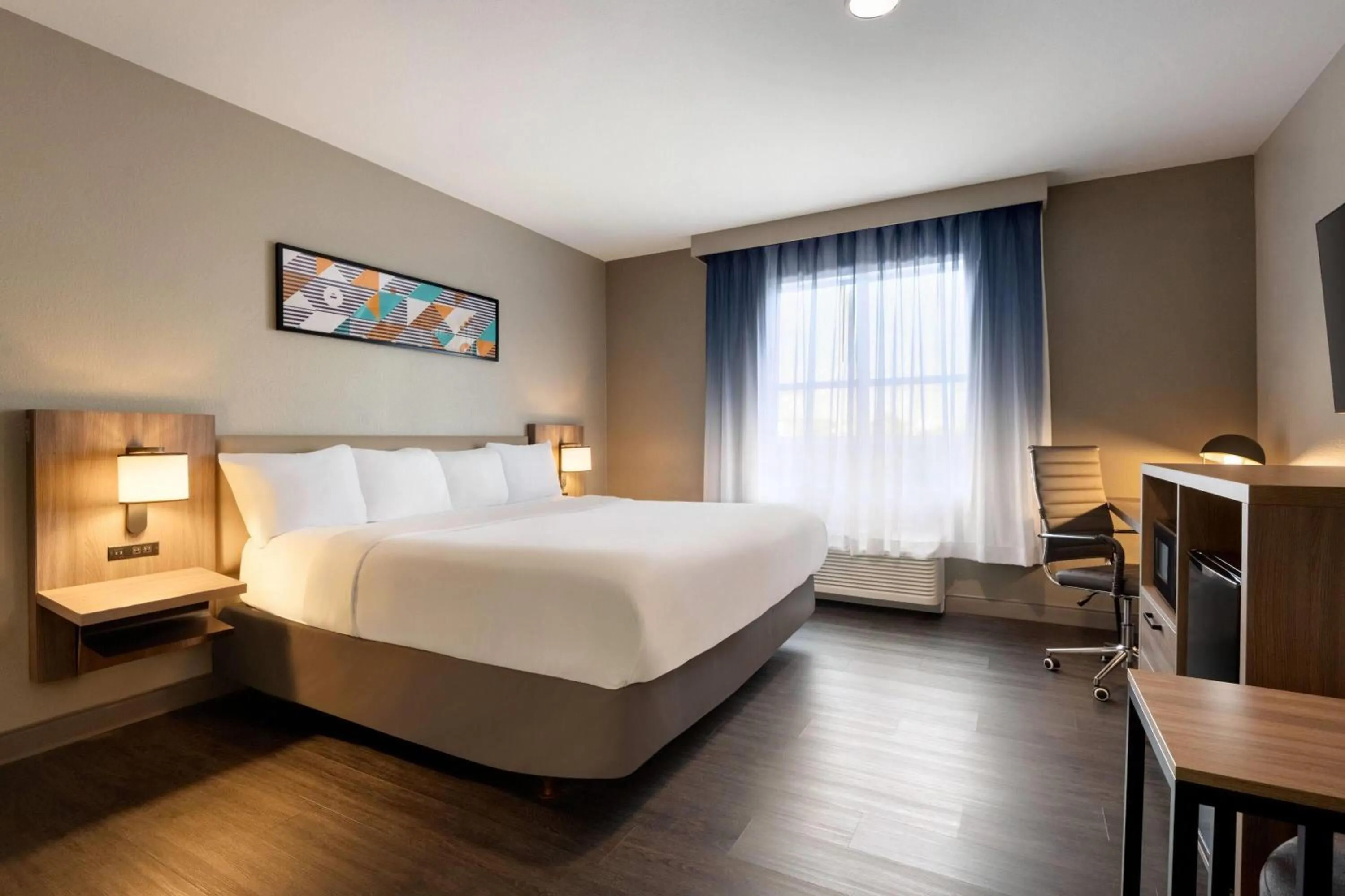 Photo of the whole room, Bed in La Quinta by Wyndham Montgomery