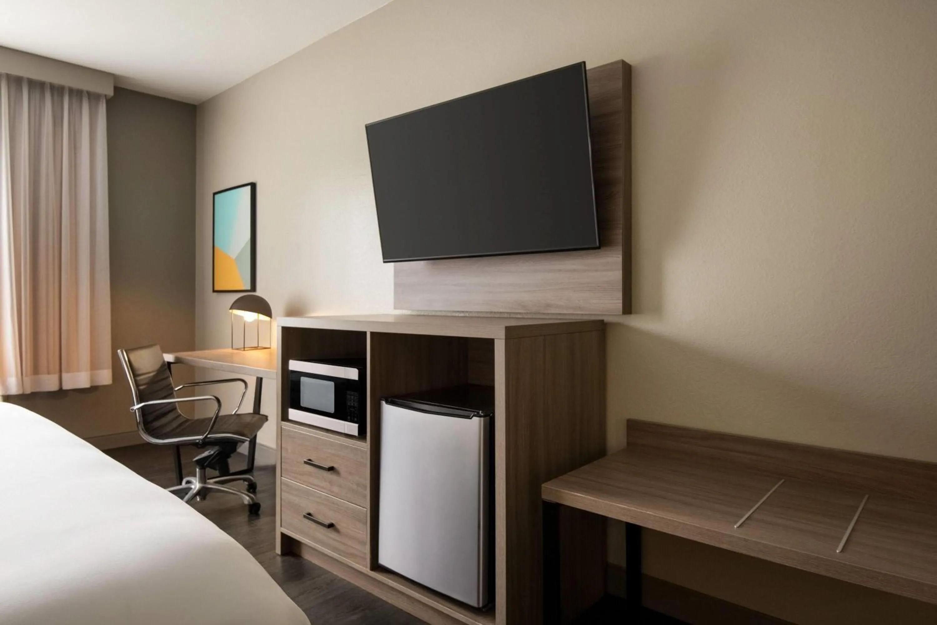 Photo of the whole room, Bed in La Quinta by Wyndham Montgomery