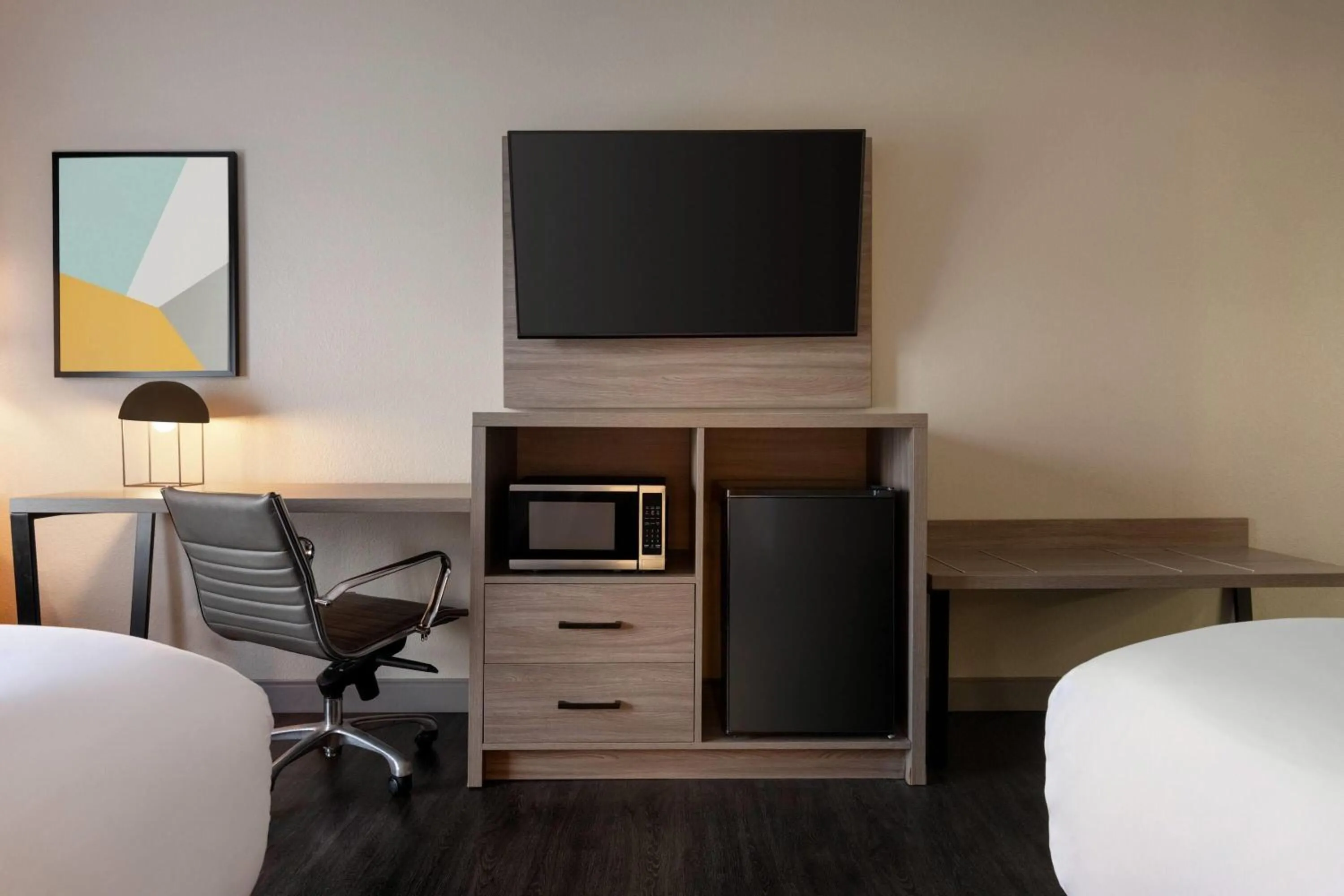 Photo of the whole room, Bed in La Quinta by Wyndham Montgomery