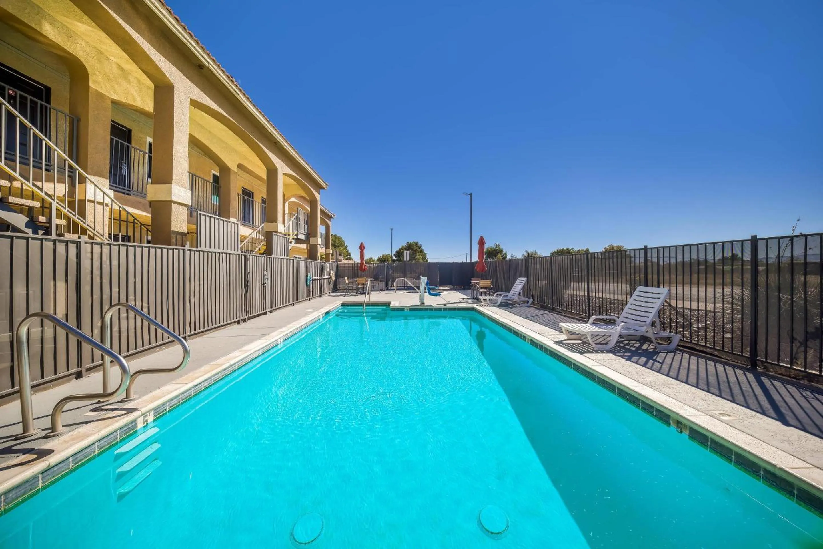 Swimming pool in Quality Inn & Suites