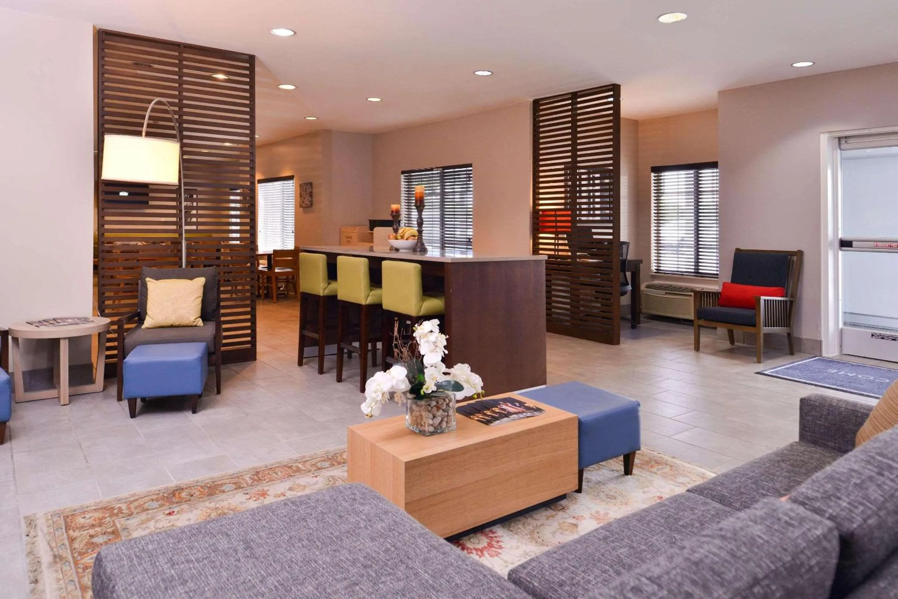 Lobby or reception in Country Inn & Suites by Radisson, Omaha Airport, IA