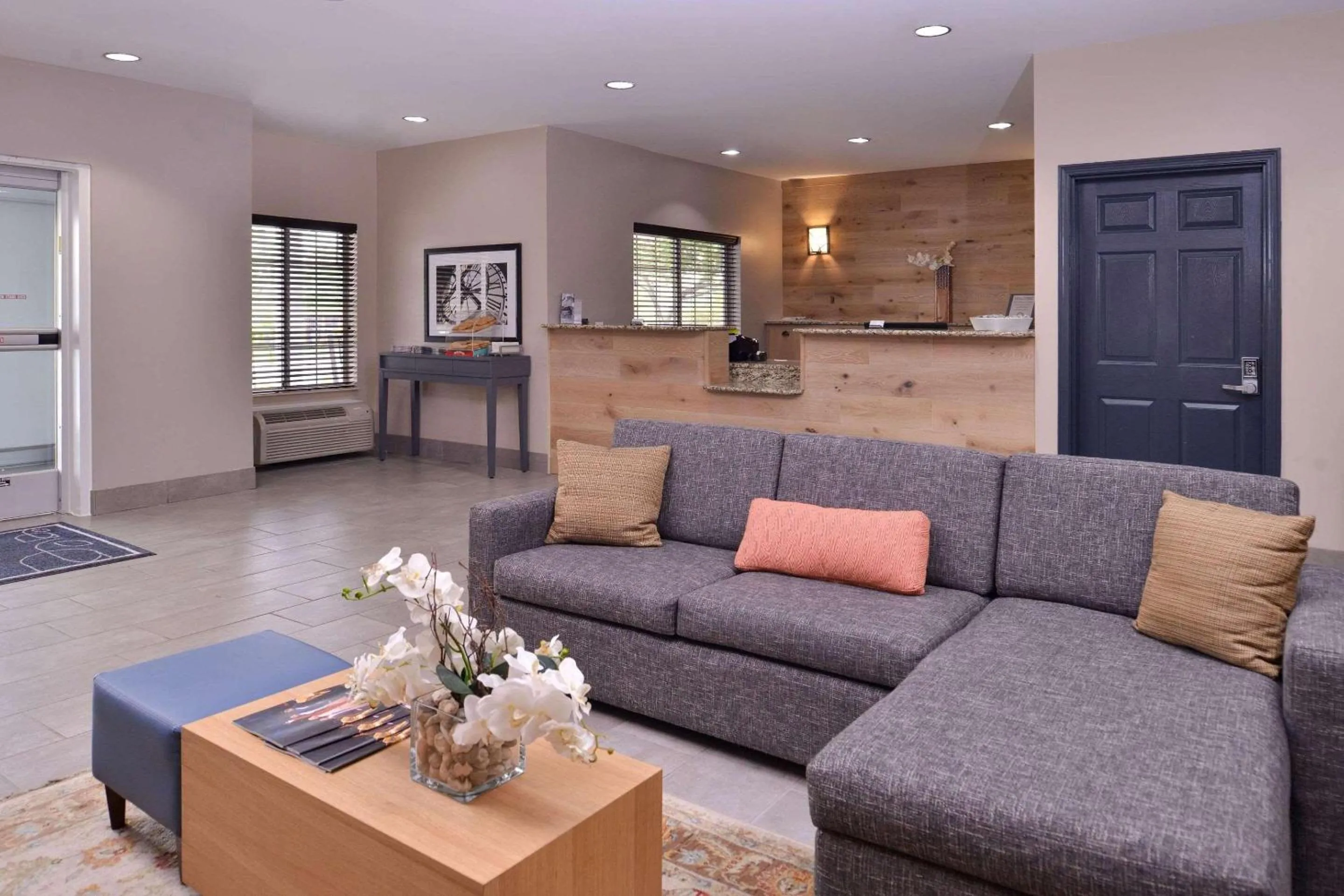 Lobby or reception in Country Inn & Suites by Radisson, Omaha Airport, IA