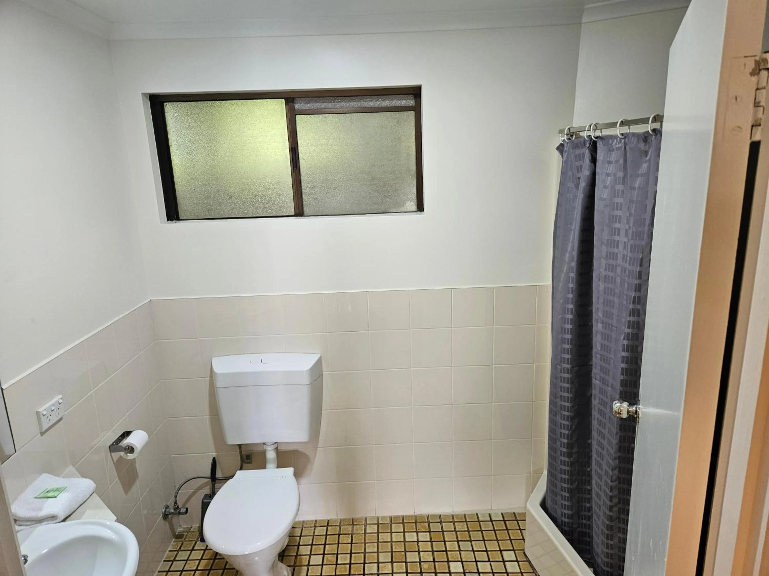 Bathroom in Warrnambool Motel and Holiday Park