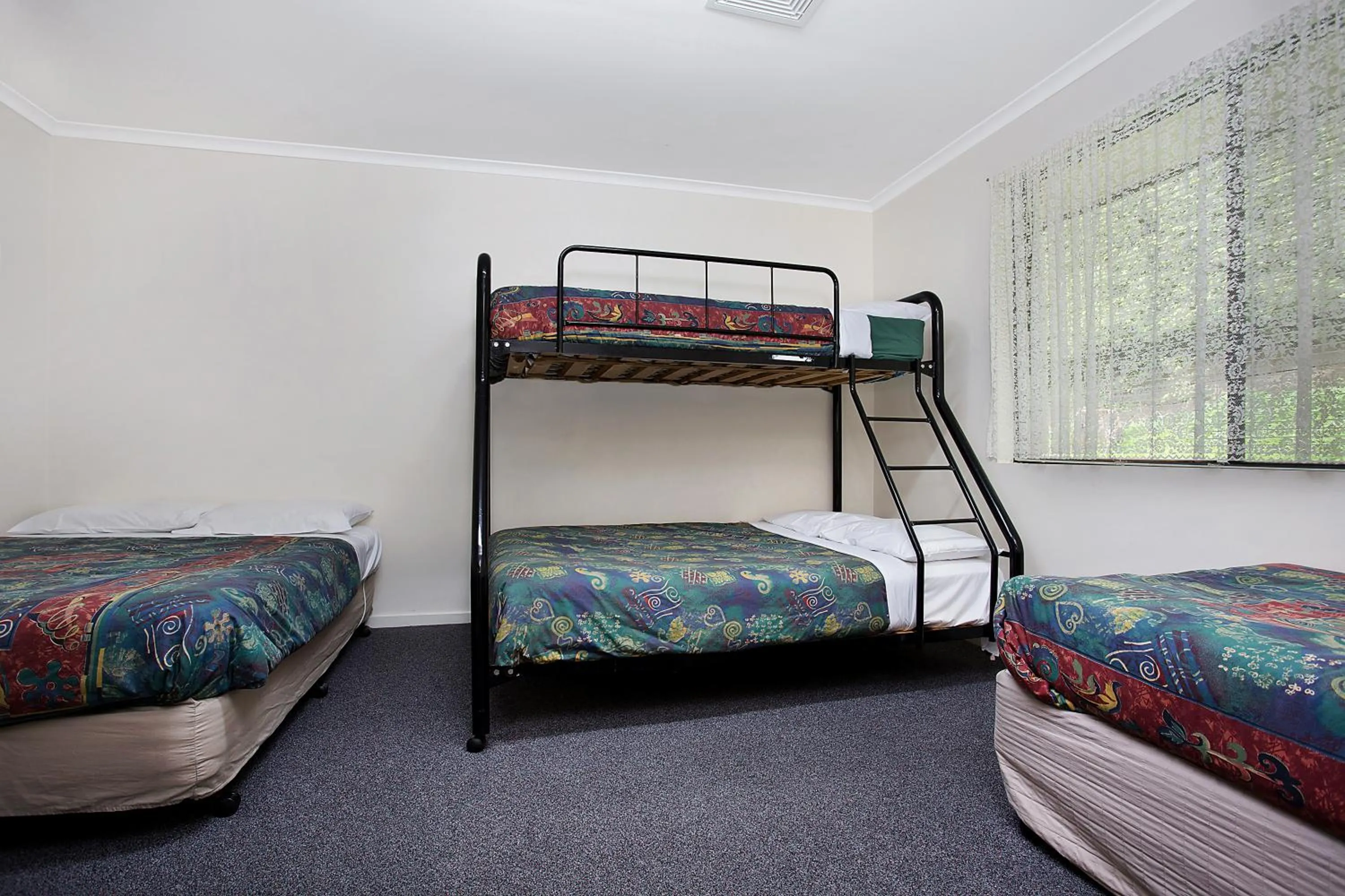 Bed in Warrnambool Motel and Holiday Park