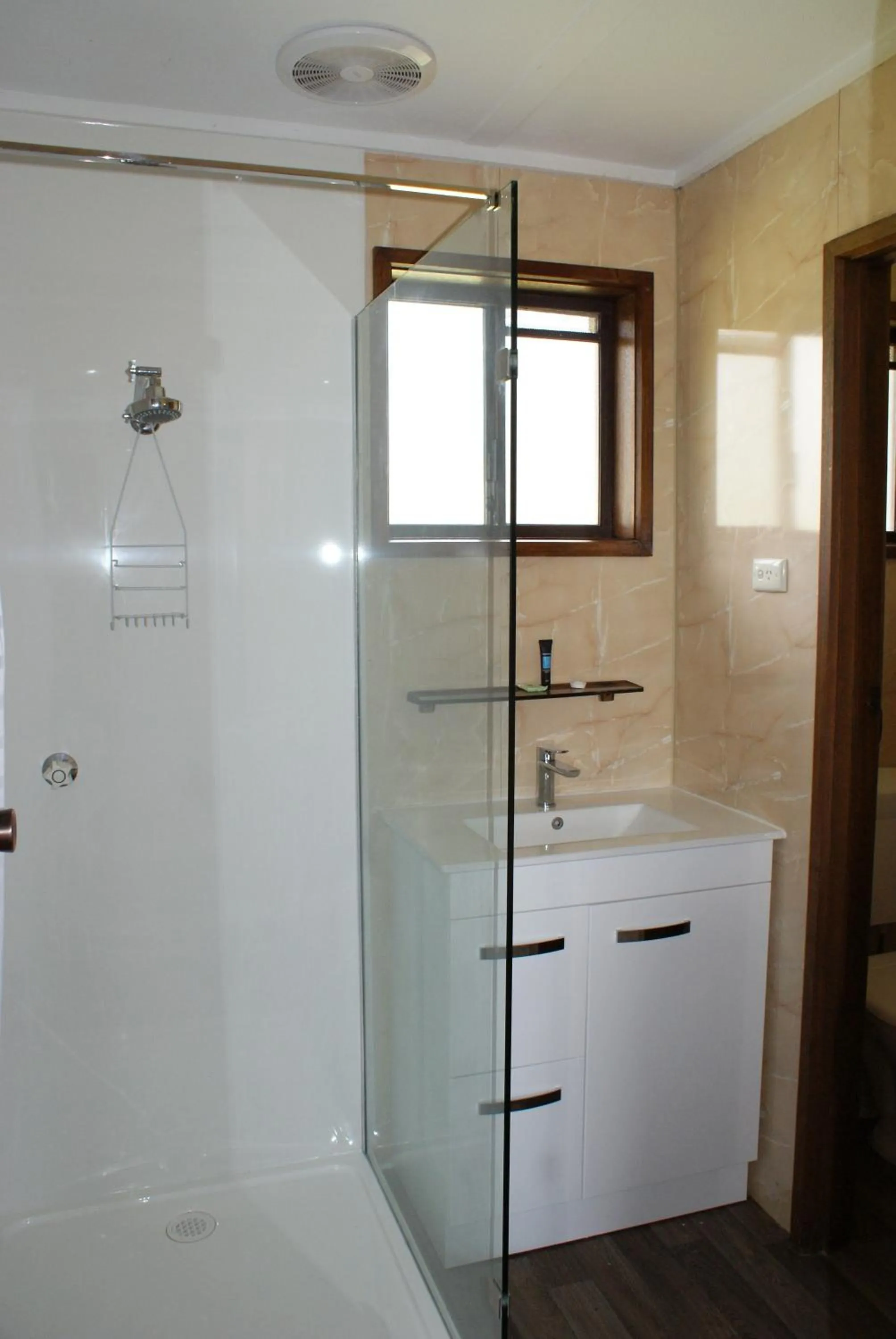 Shower in Warrnambool Motel and Holiday Park