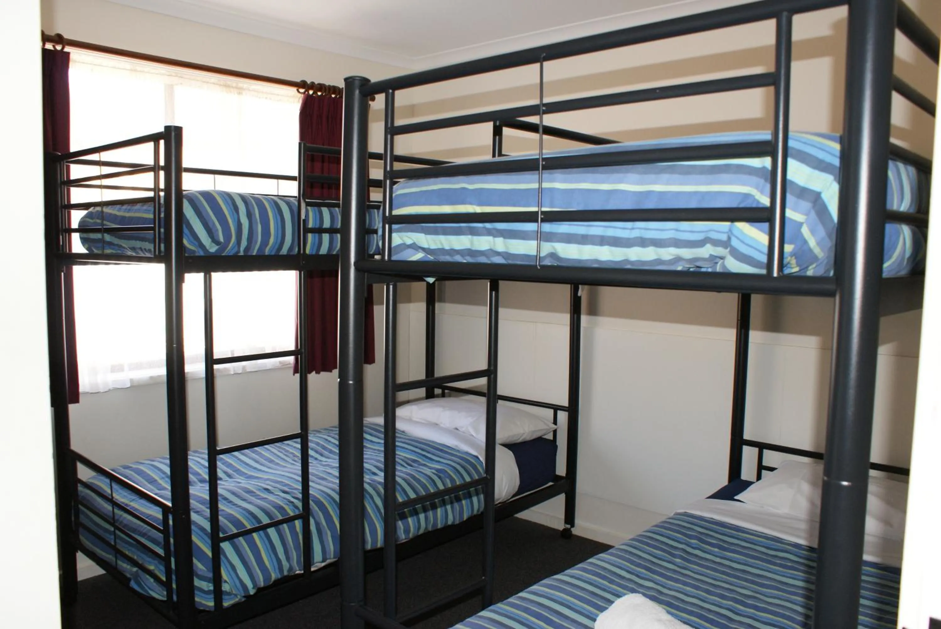 Bedroom, Bed in Warrnambool Motel and Holiday Park