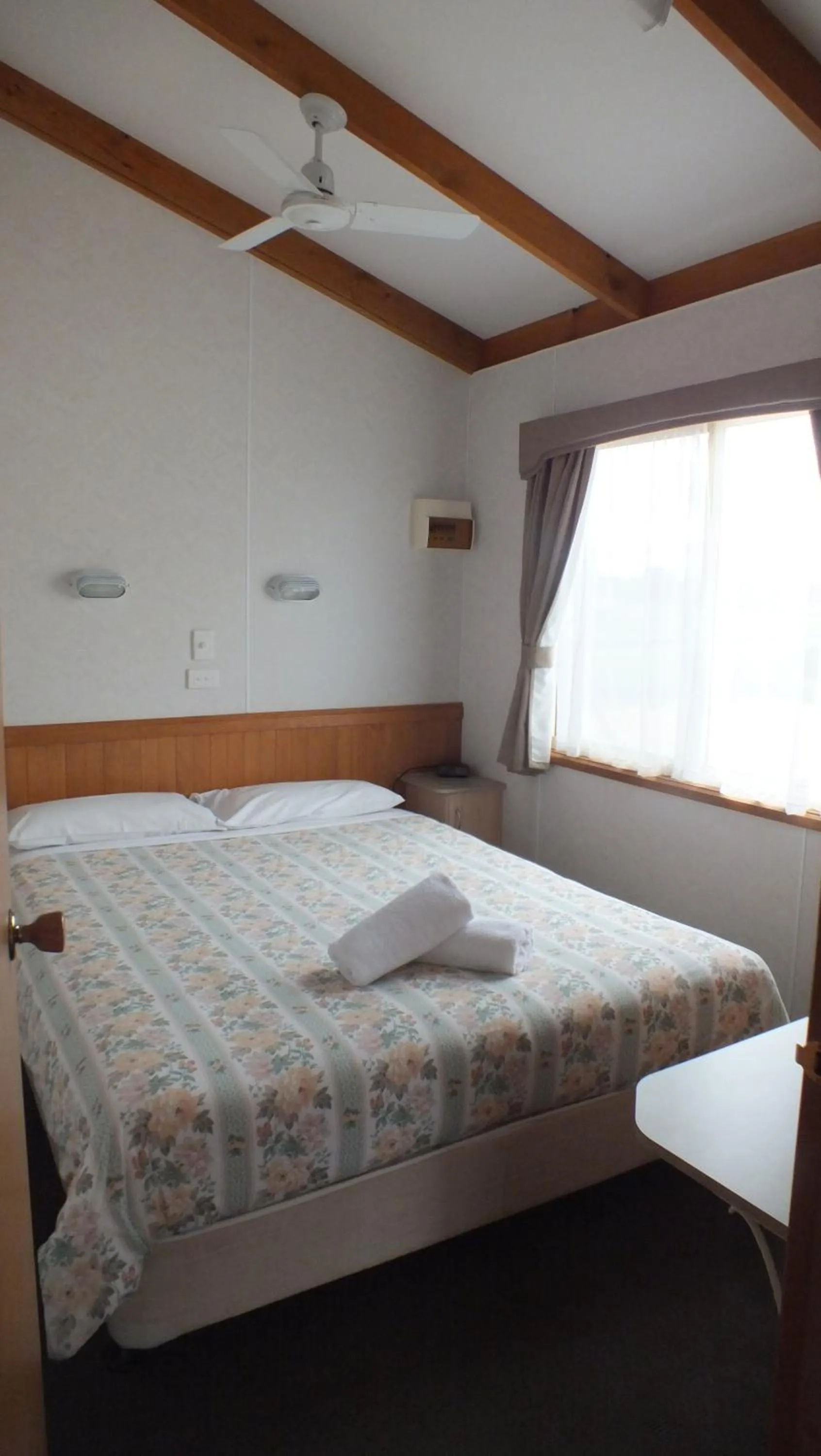 Photo of the whole room, Bed in Warrnambool Motel and Holiday Park