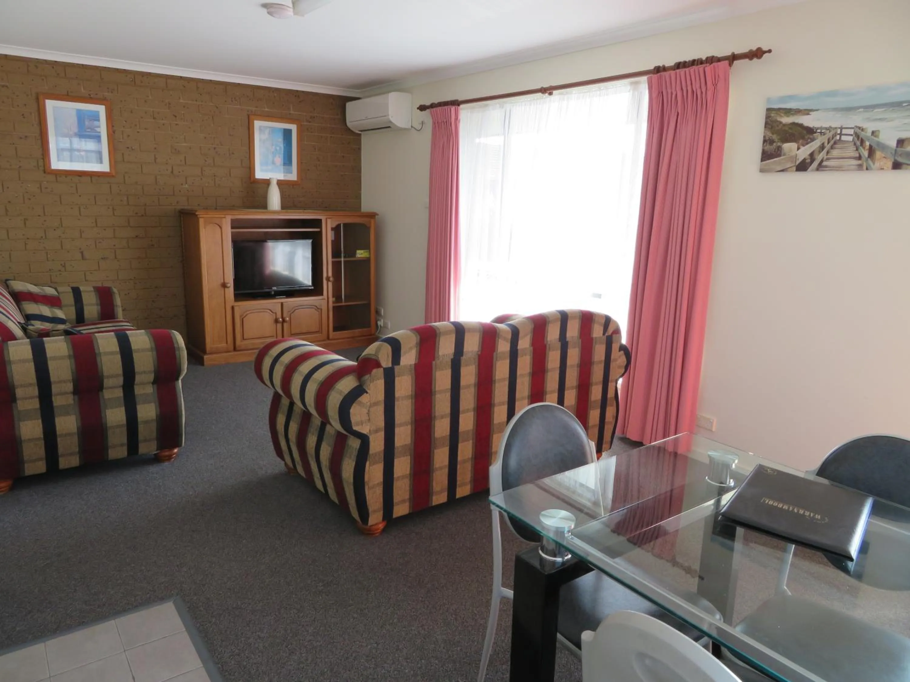 Living room in Warrnambool Motel and Holiday Park