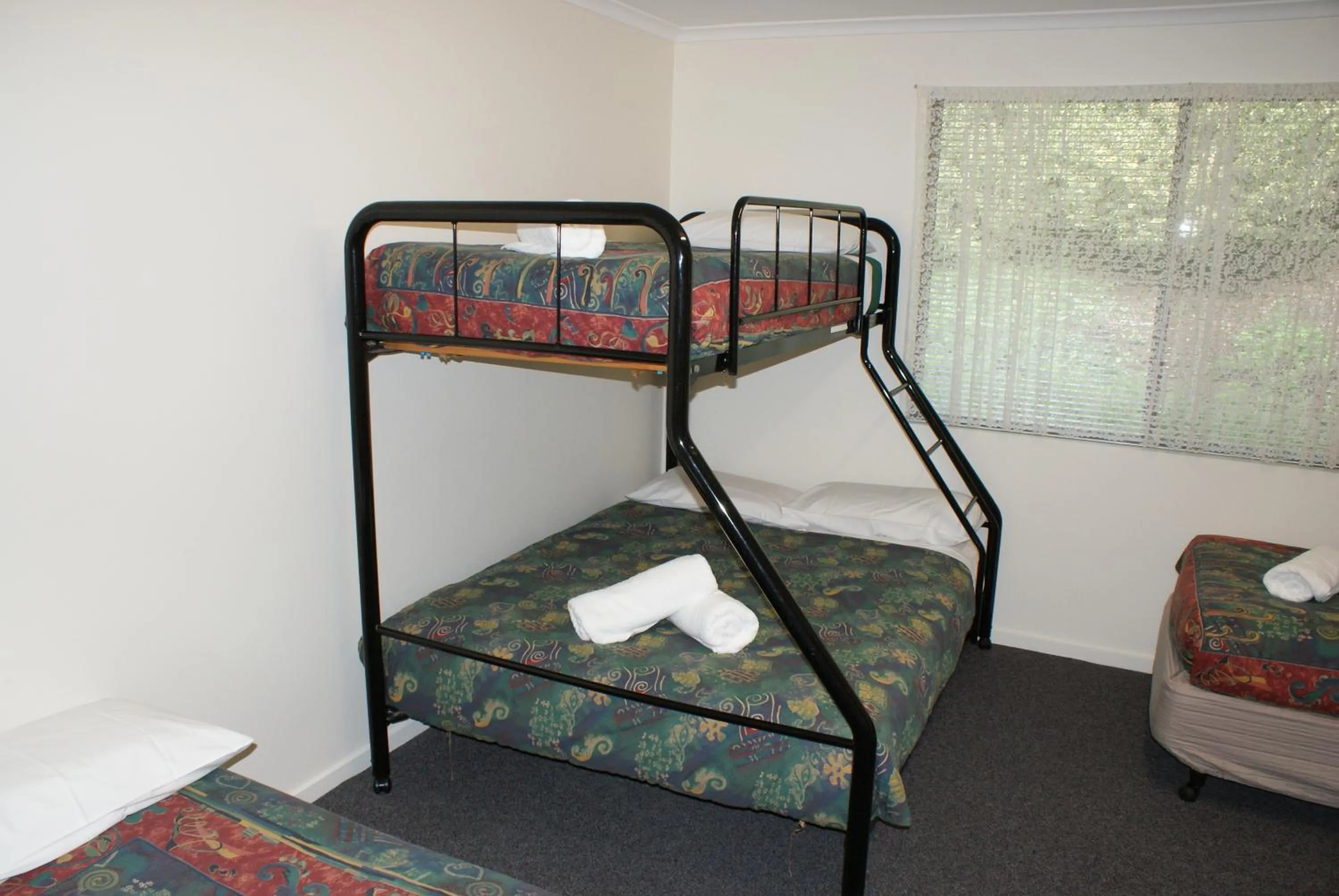 Bed in Warrnambool Motel and Holiday Park