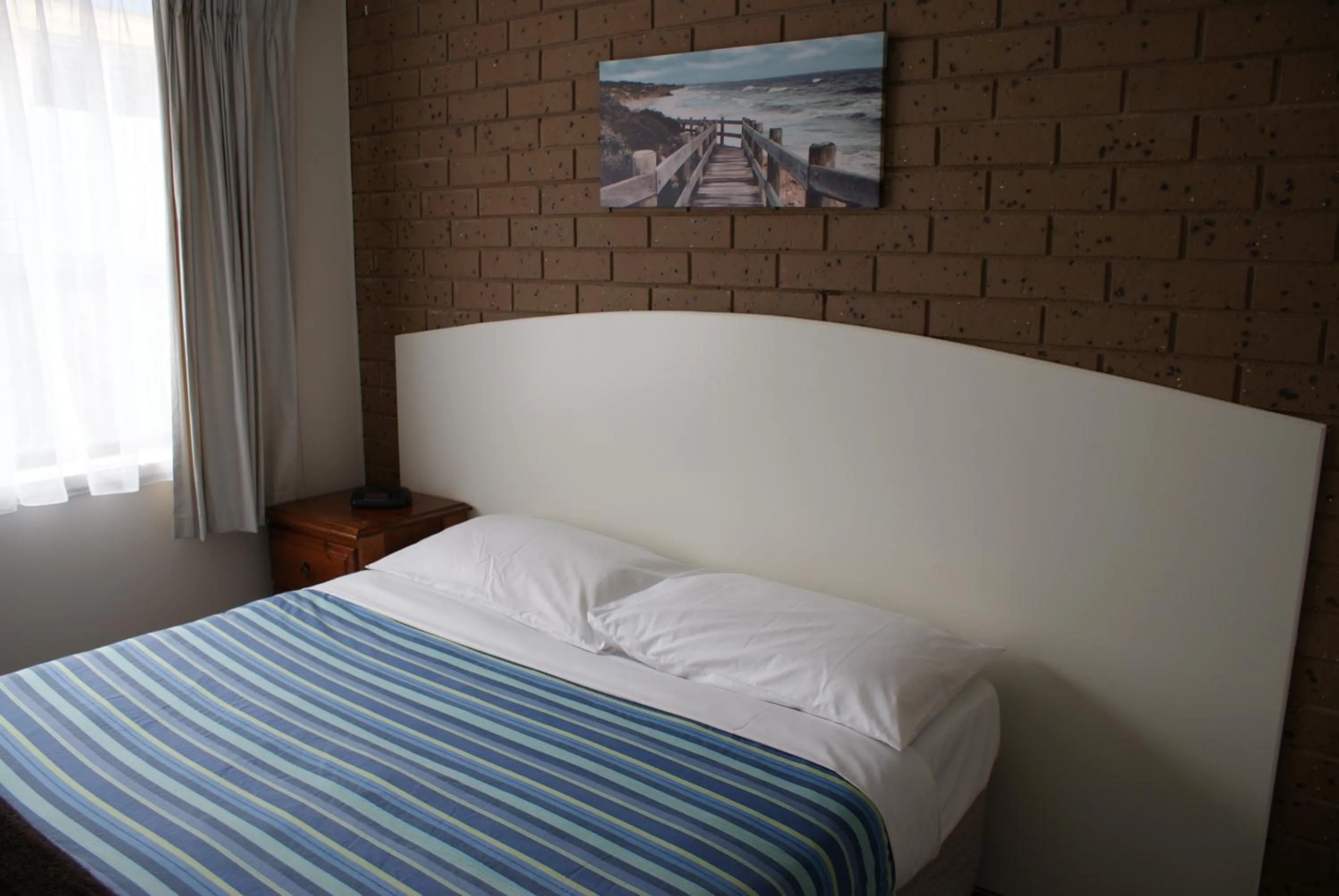 Bed in Warrnambool Motel and Holiday Park