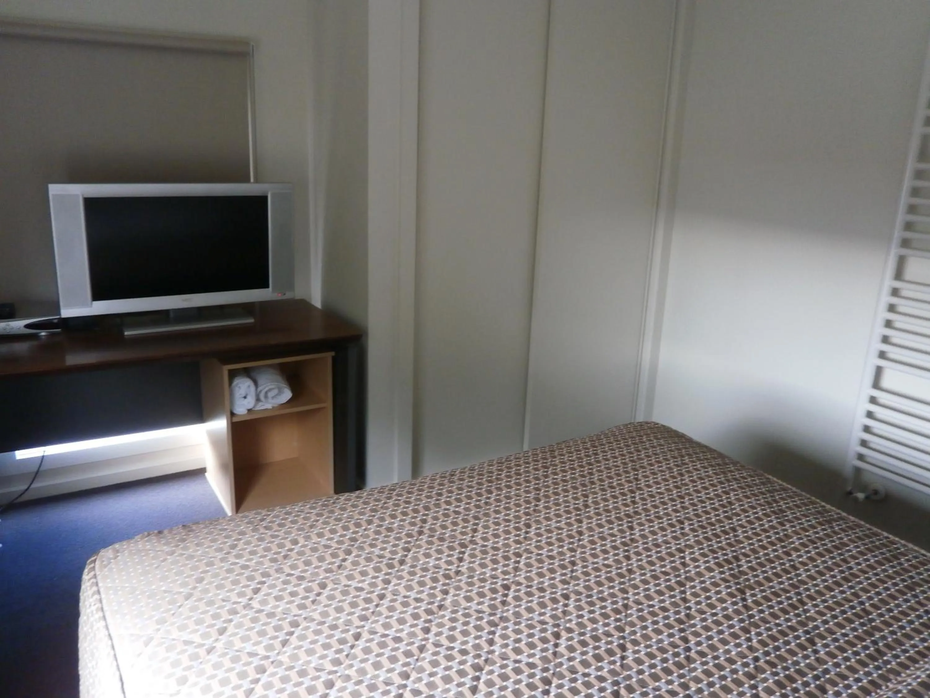 Bedroom, Bed in Sovereign Views Apartments