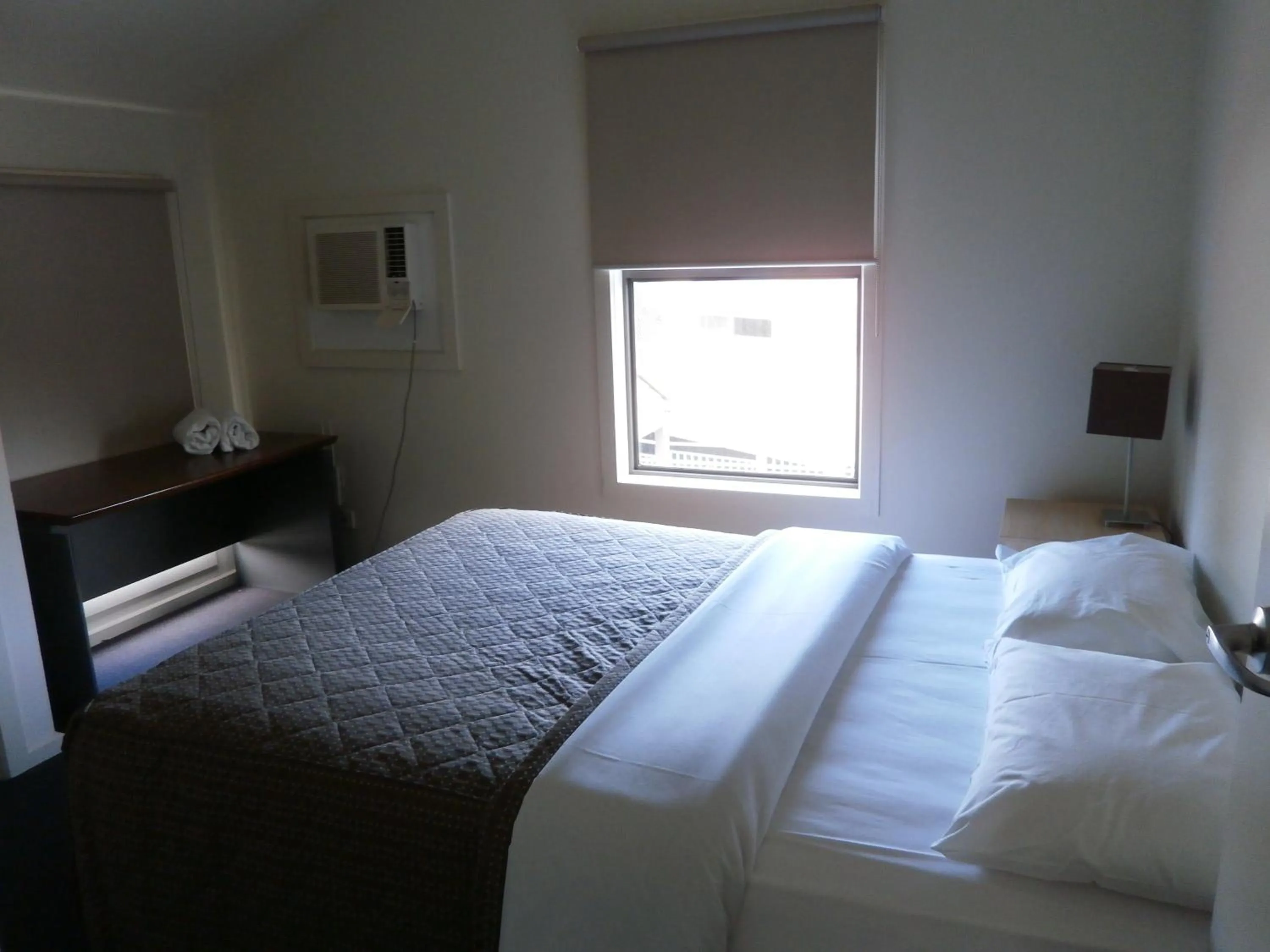 Bedroom, Bed in Sovereign Views Apartments