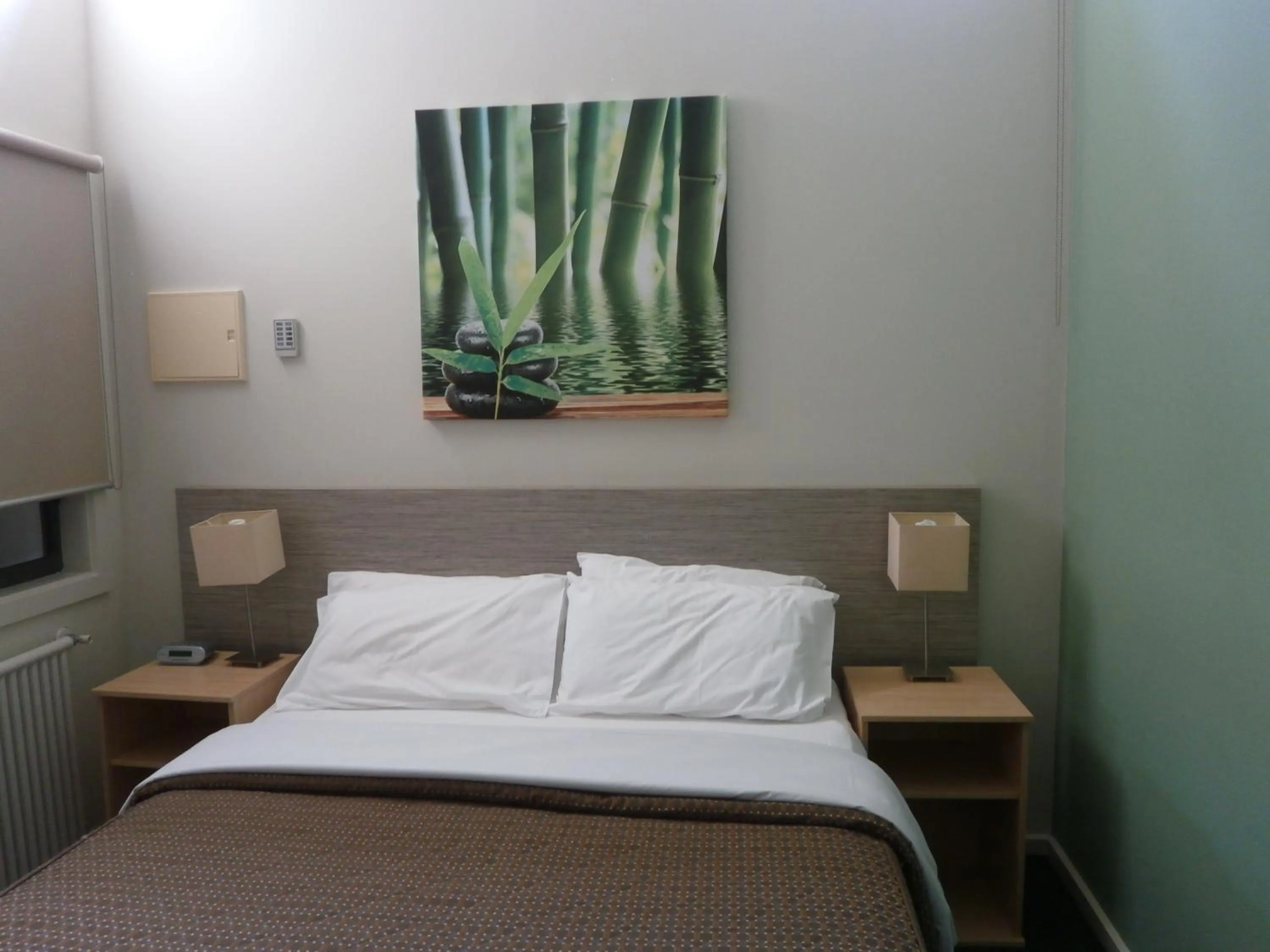 Bedroom, Bed in Sovereign Views Apartments