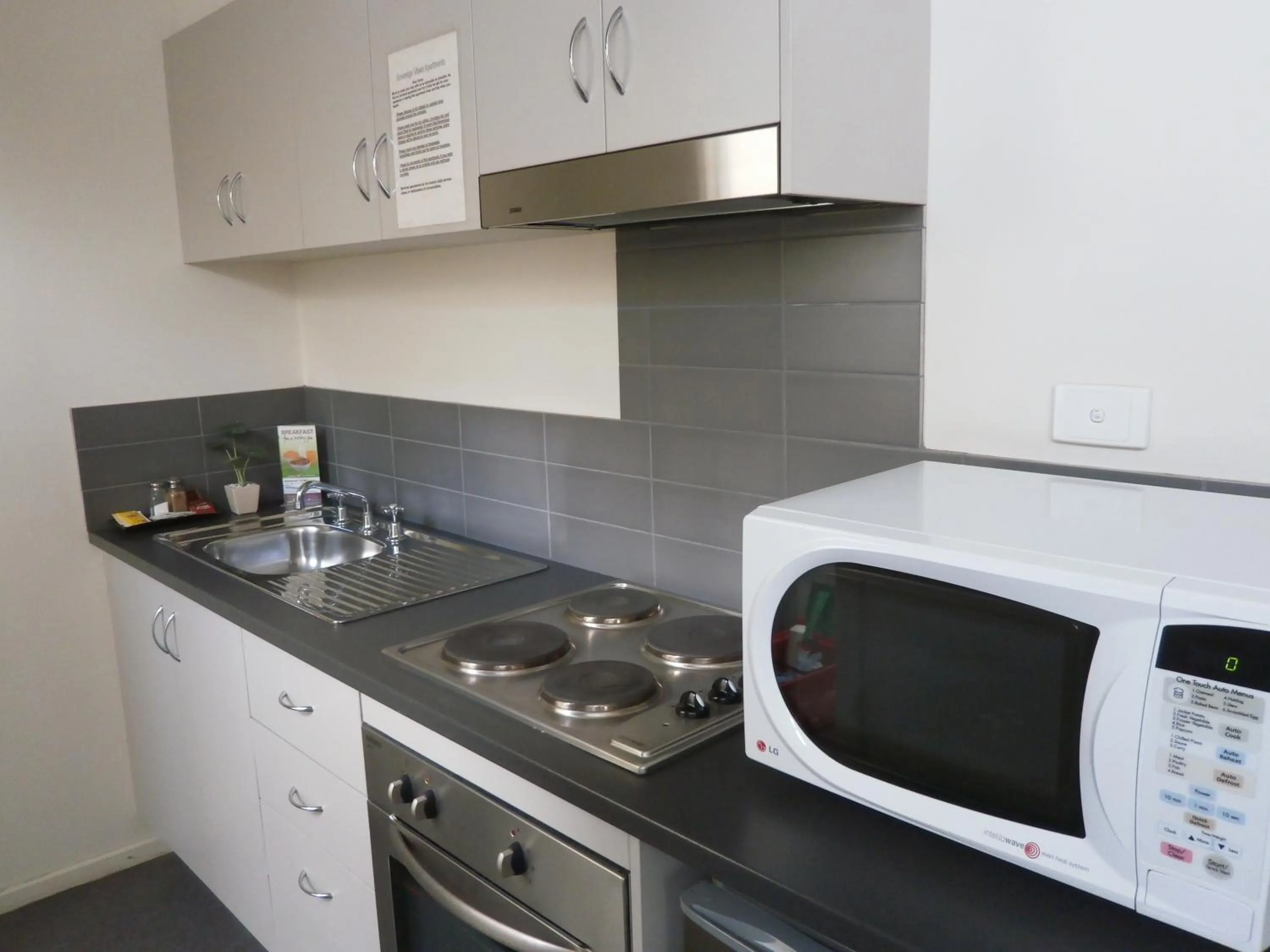 Kitchen or kitchenette in Sovereign Views Apartments