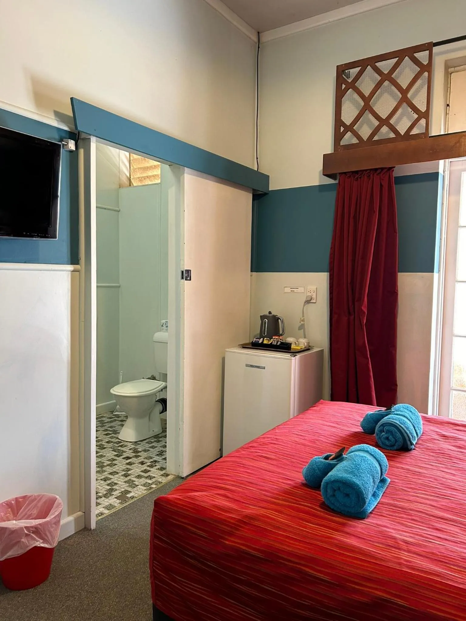 Bed in North Gregory Hotel