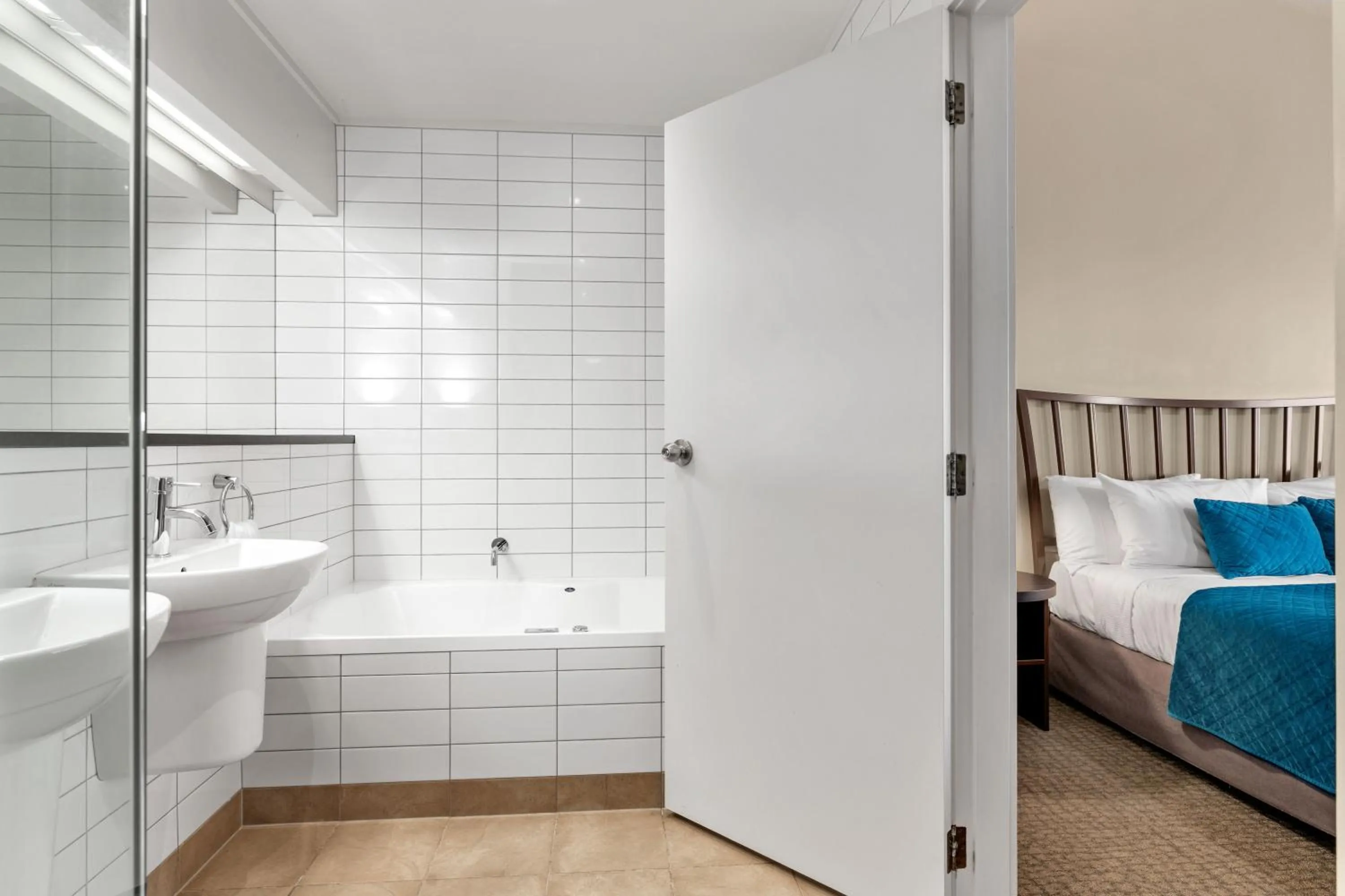 Shower, Bed in Copthorne Solway Park, Wairarapa