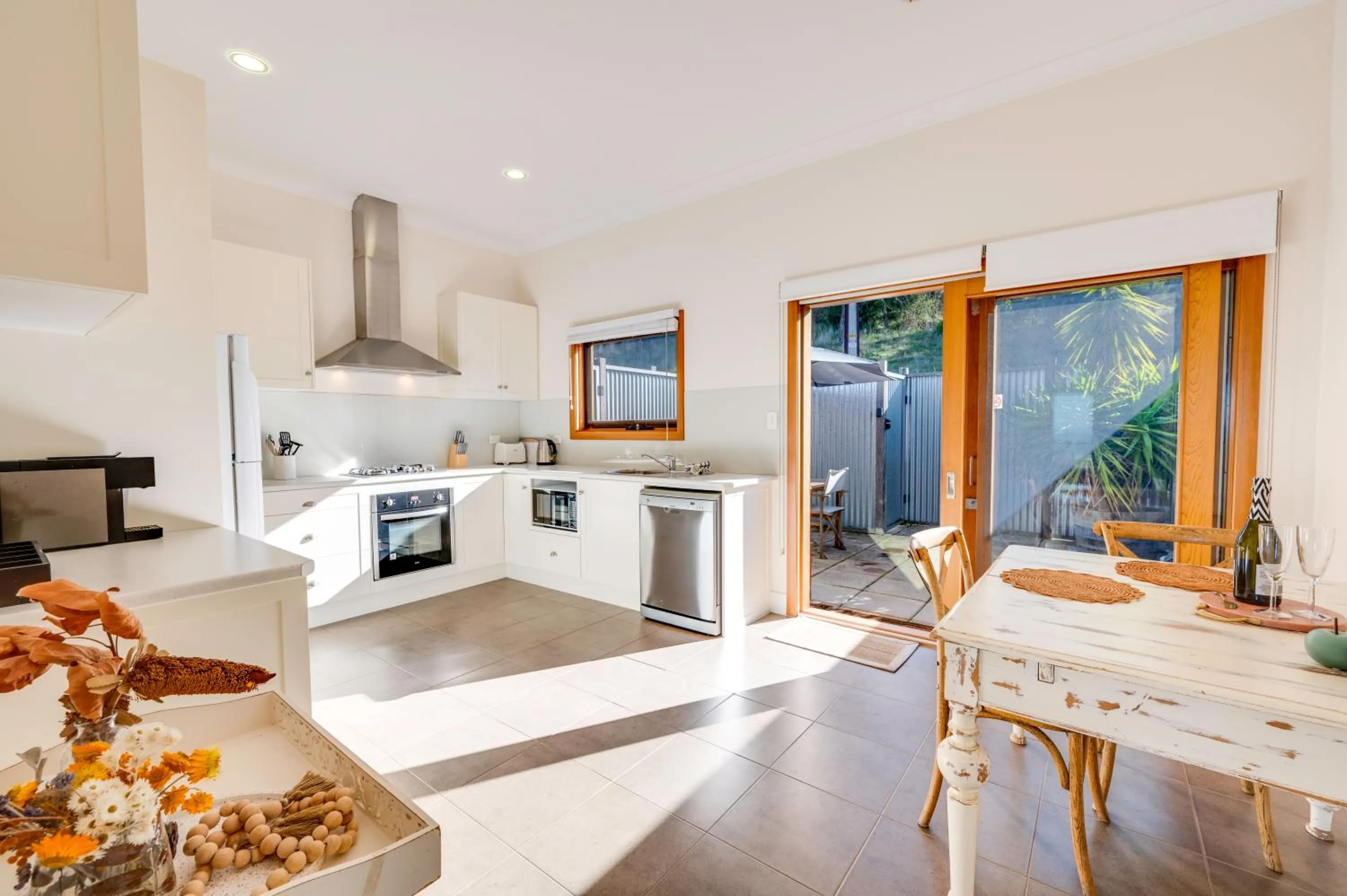 Kitchen or kitchenette in Seascape Retreat