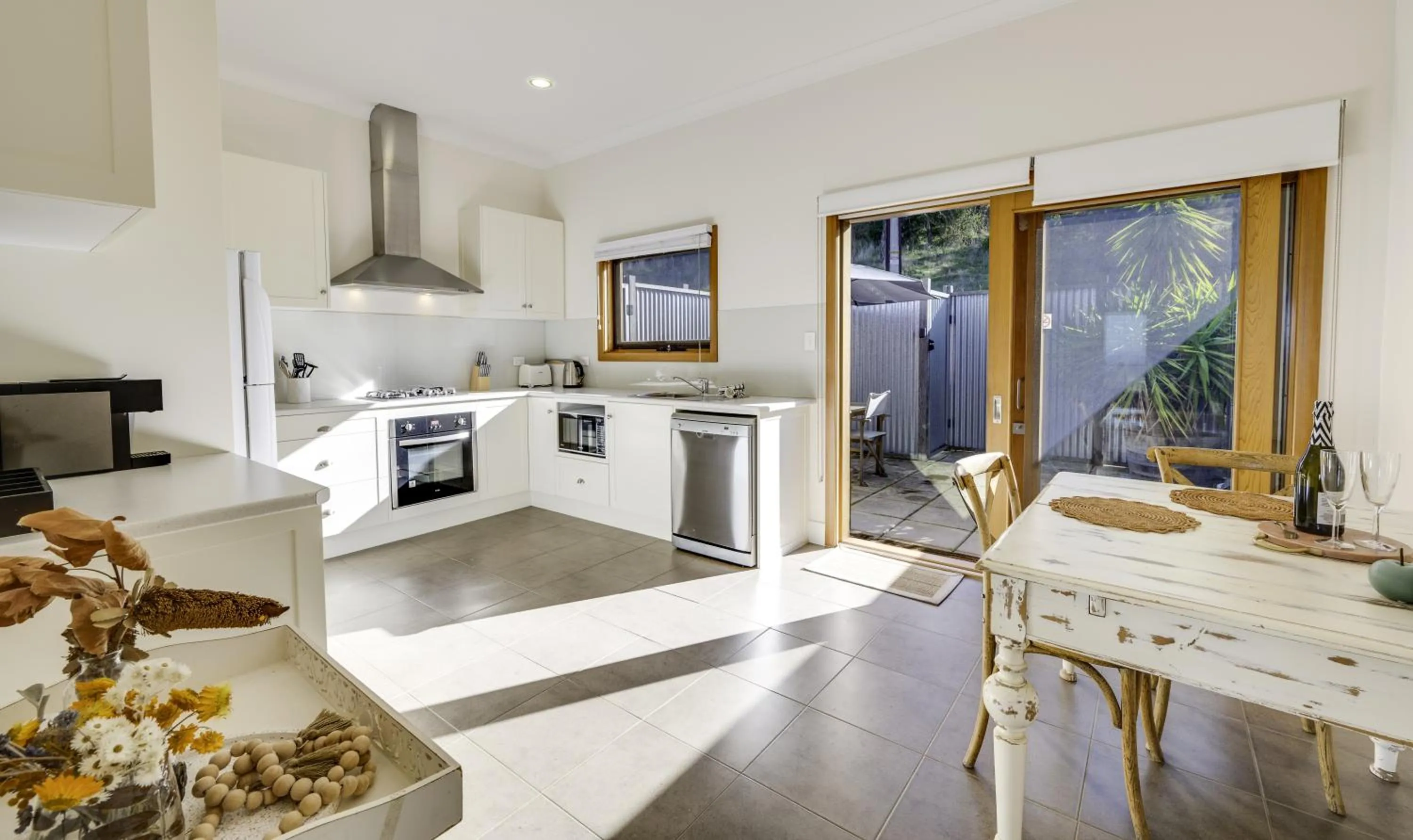 Kitchen or kitchenette in Seascape Retreat