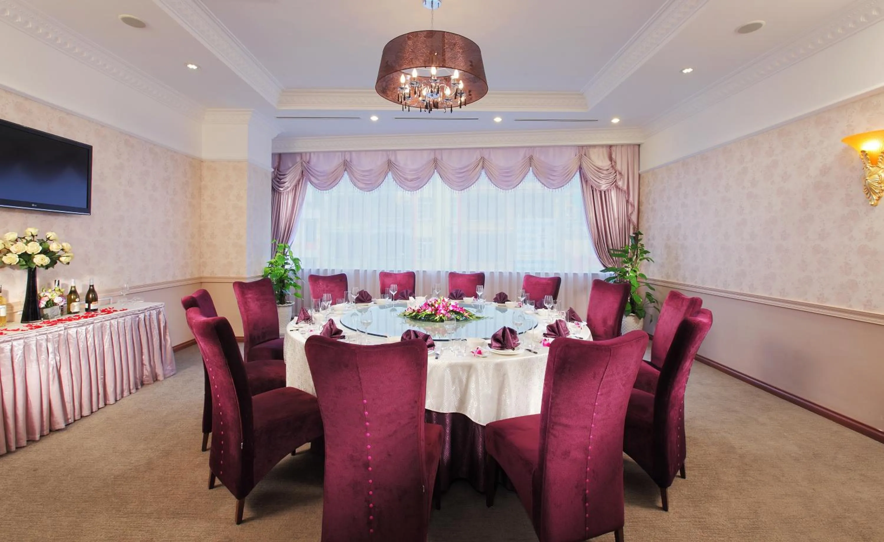 Restaurant/places to eat in Ha Long DC Hotel