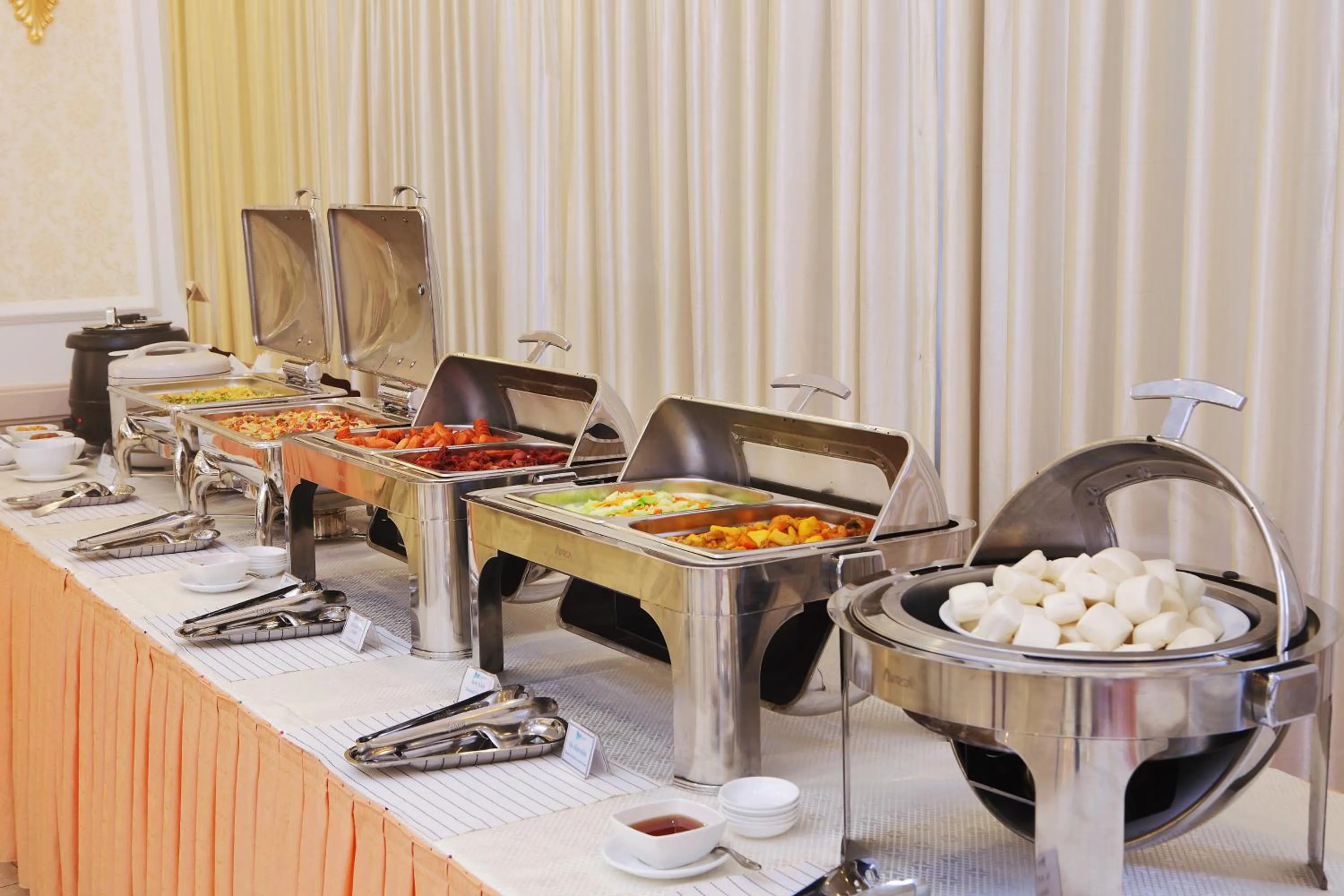 Restaurant/places to eat in Ha Long DC Hotel