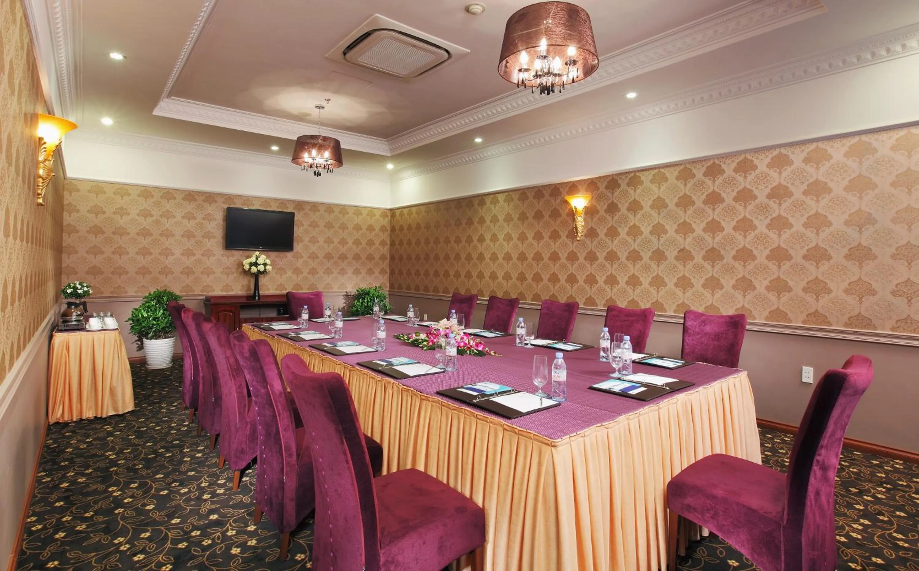 Restaurant/places to eat in Ha Long DC Hotel