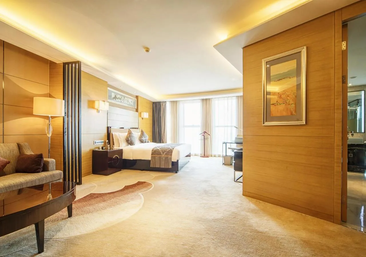 Photo of the whole room, Bed in Pullman Wuxi New Lake