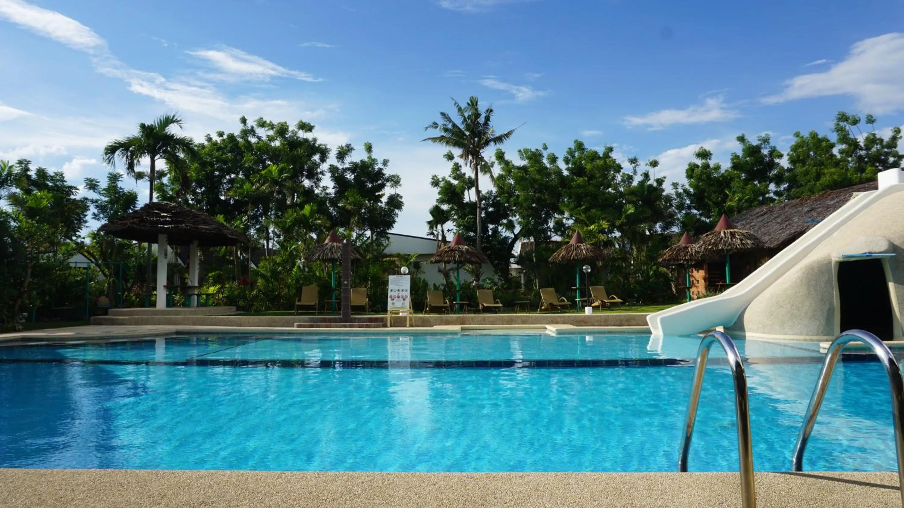 Swimming pool in Marcosas Cottages Resort
