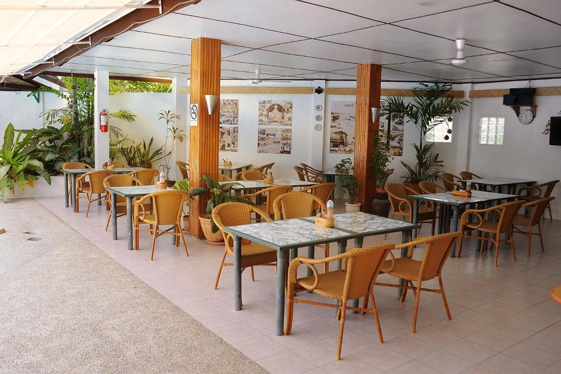 Restaurant/places to eat in Marcosas Cottages Resort
