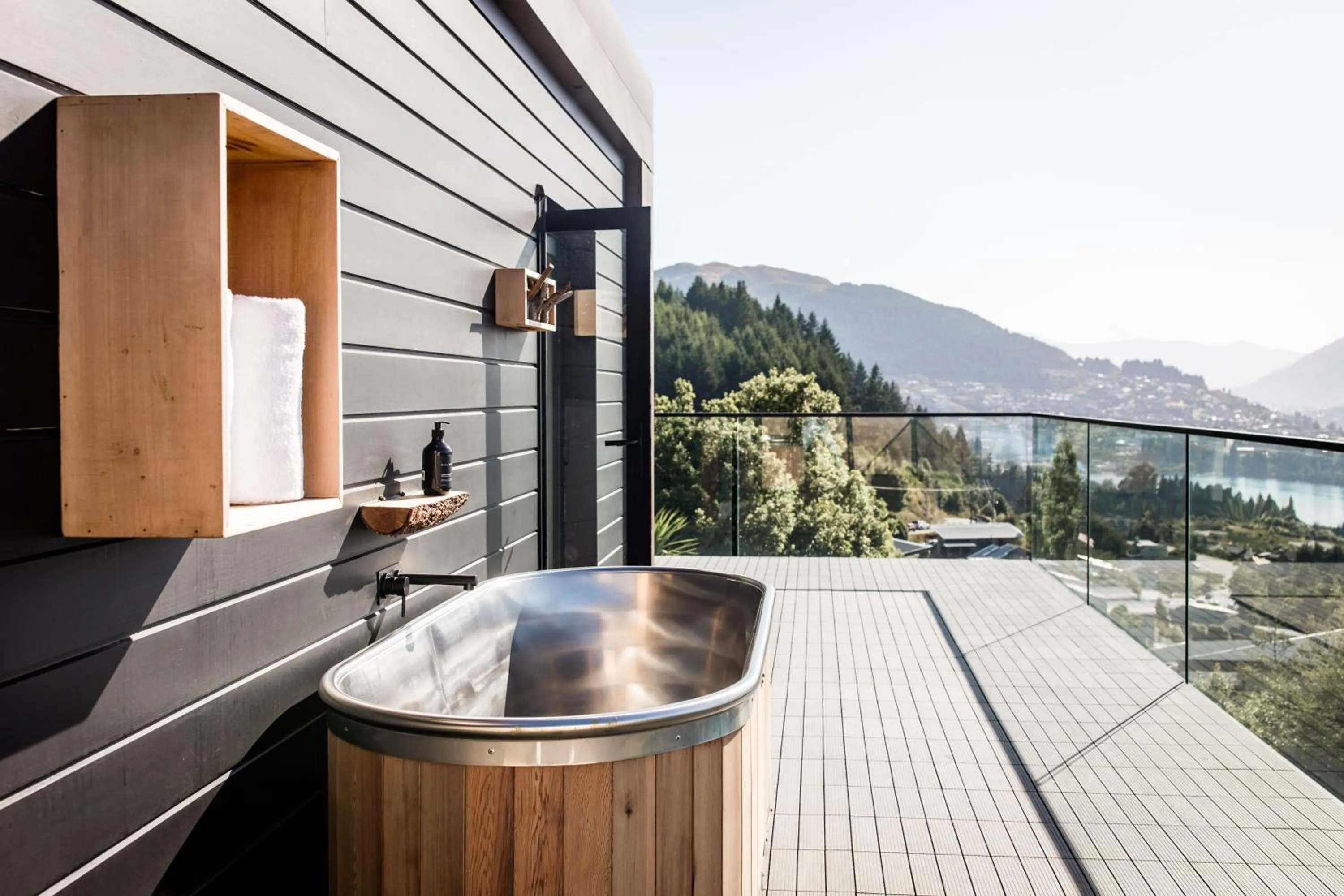 Bath in Kamana Lakehouse