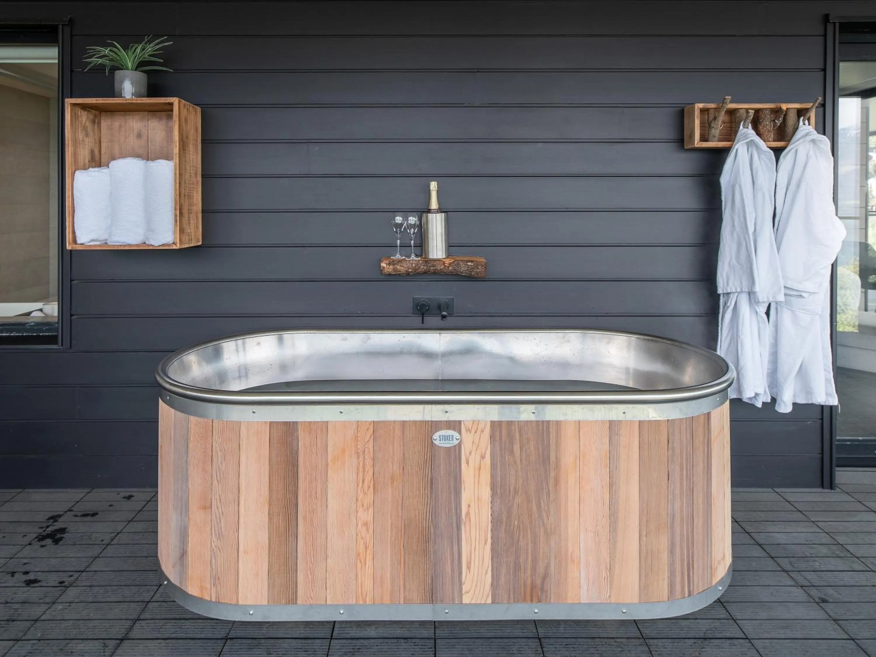 Bath in Kamana Lakehouse